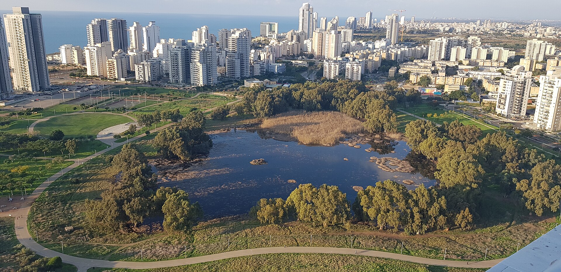 Imagem de referência relacionada a Netanya, item descrito como registro de referência sobre Netanya, organizado a partir de dados estruturados abertos