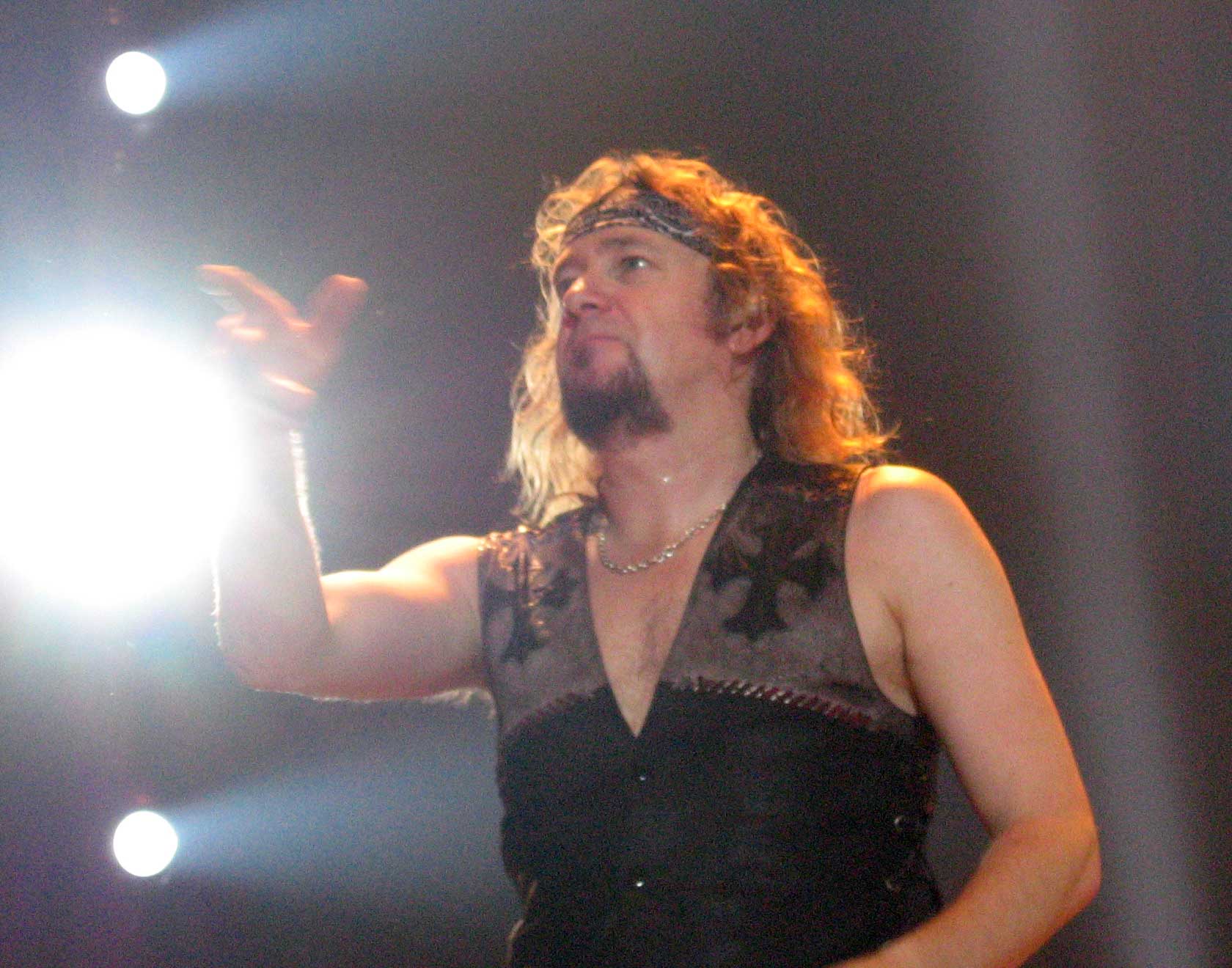 Imagem de referência relacionada a Adrian Smith, item descrito como basquetebolista estadunidense