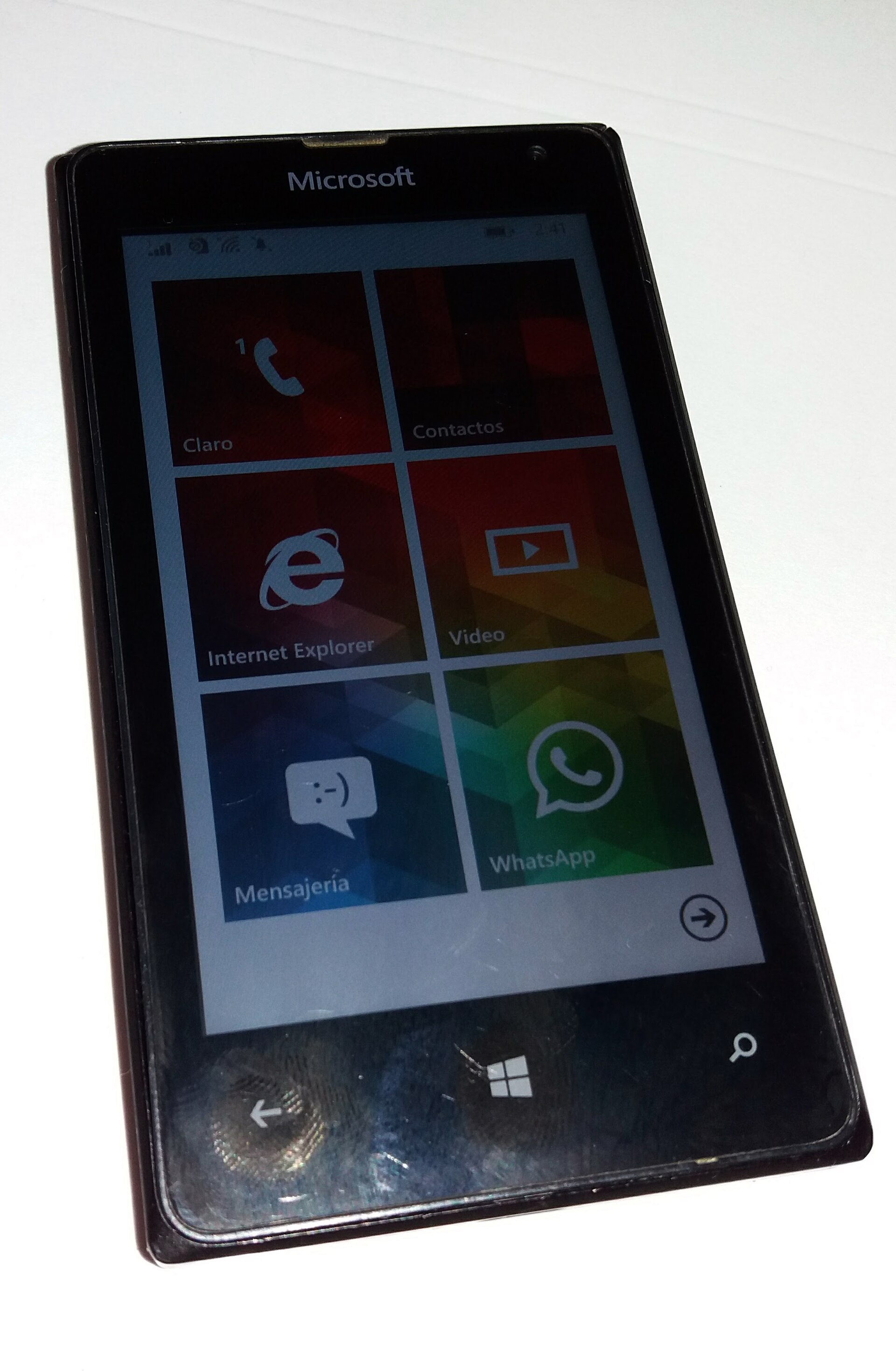Imagem de referência de Microsoft Lumia 435, descrito nos dados abertos como smartphone com Windows Phone 8