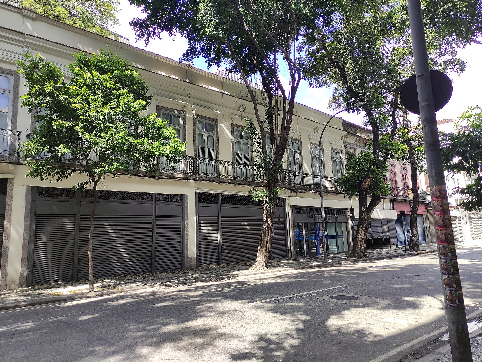 Imagem de referência de Edifício à Rua da Carioca, 33, descrito nos dados abertos como bem tombado pelo Instituto Estadual do Patrimônio Cultural do Rio de Janeiro na cidade do Rio de Janeiro