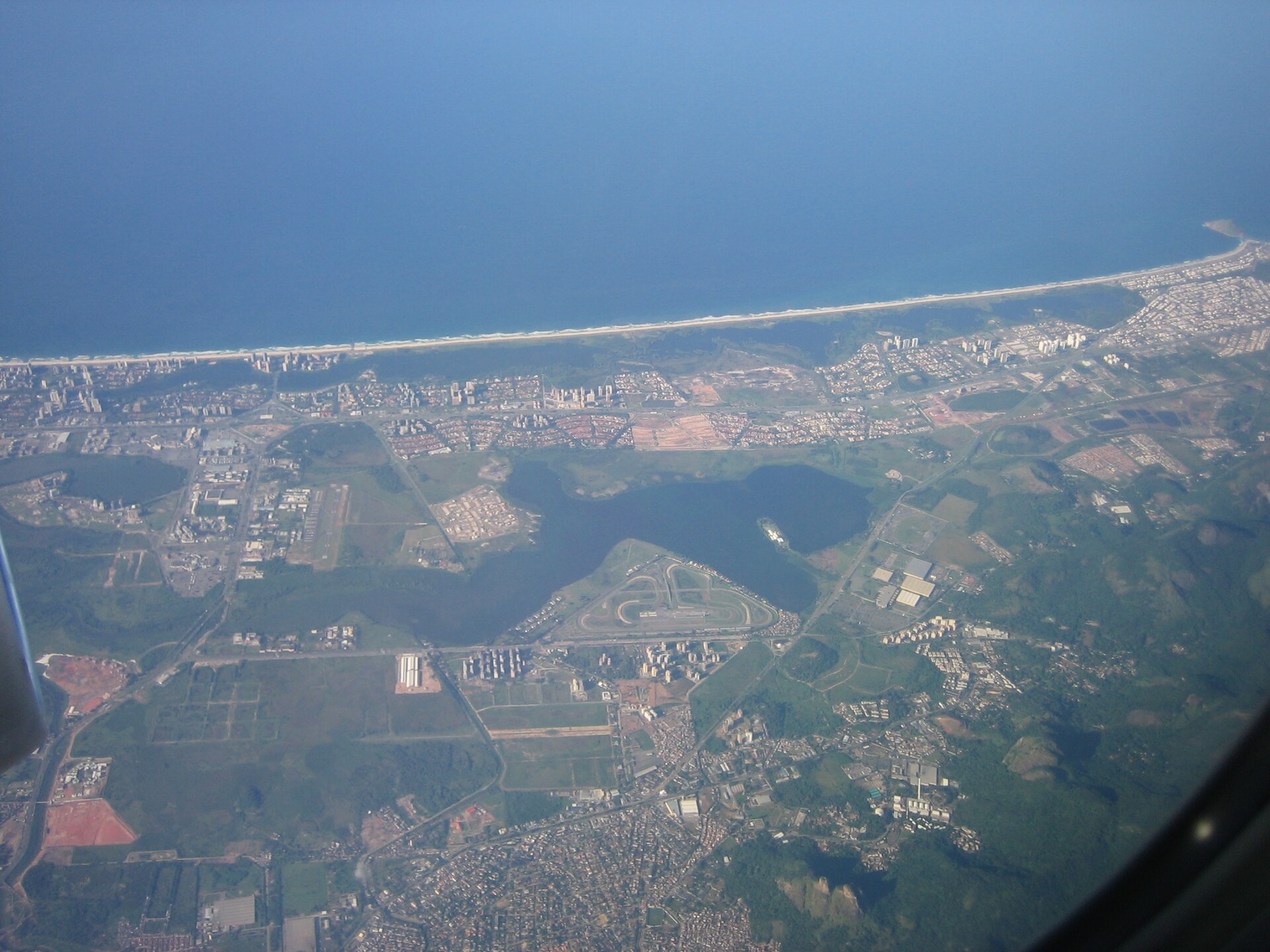 Imagem de referência relacionada a Lagoa de Jacarepaguá, item descrito como registro de referência sobre Lagoa de Jacarepaguá, organizado a partir de dados estruturados abertos