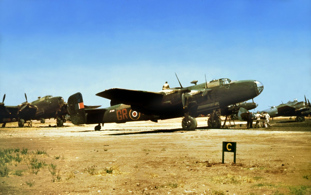 Imagem de referência de Handley Page Halifax, descrito nos dados abertos como bombardeiro estratégico quadrimotor na Segunda Guerra Mundial