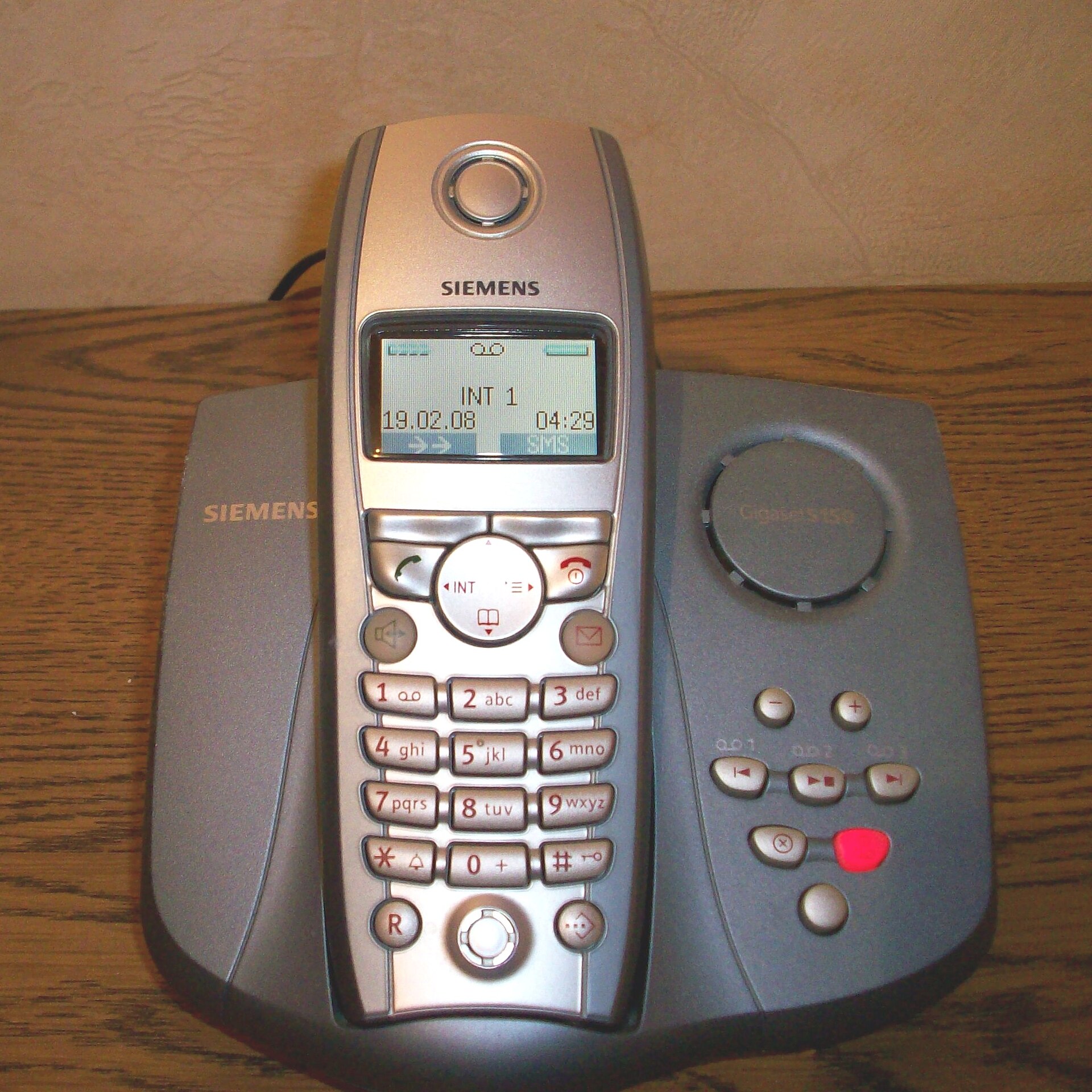 Imagem de referência relacionada a Gigaset Communications, item descrito como registro de referência sobre Gigaset Communications, organizado a partir de dados estruturados abertos