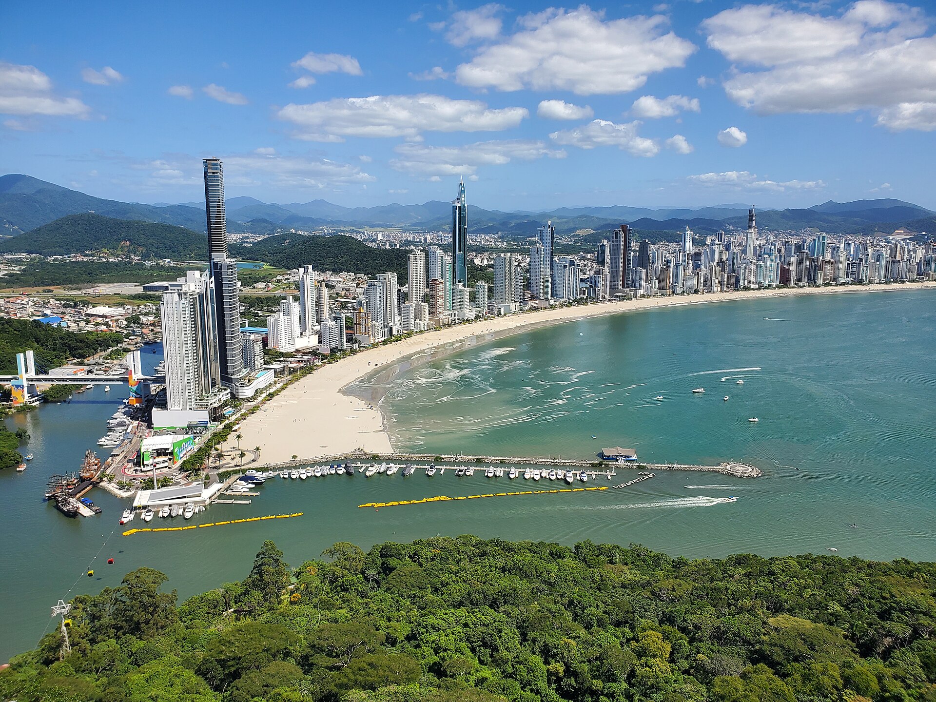Imagem de referência de Balneário Camboriú, descrito nos dados abertos como município brasileiro do estado de Santa Catarina
