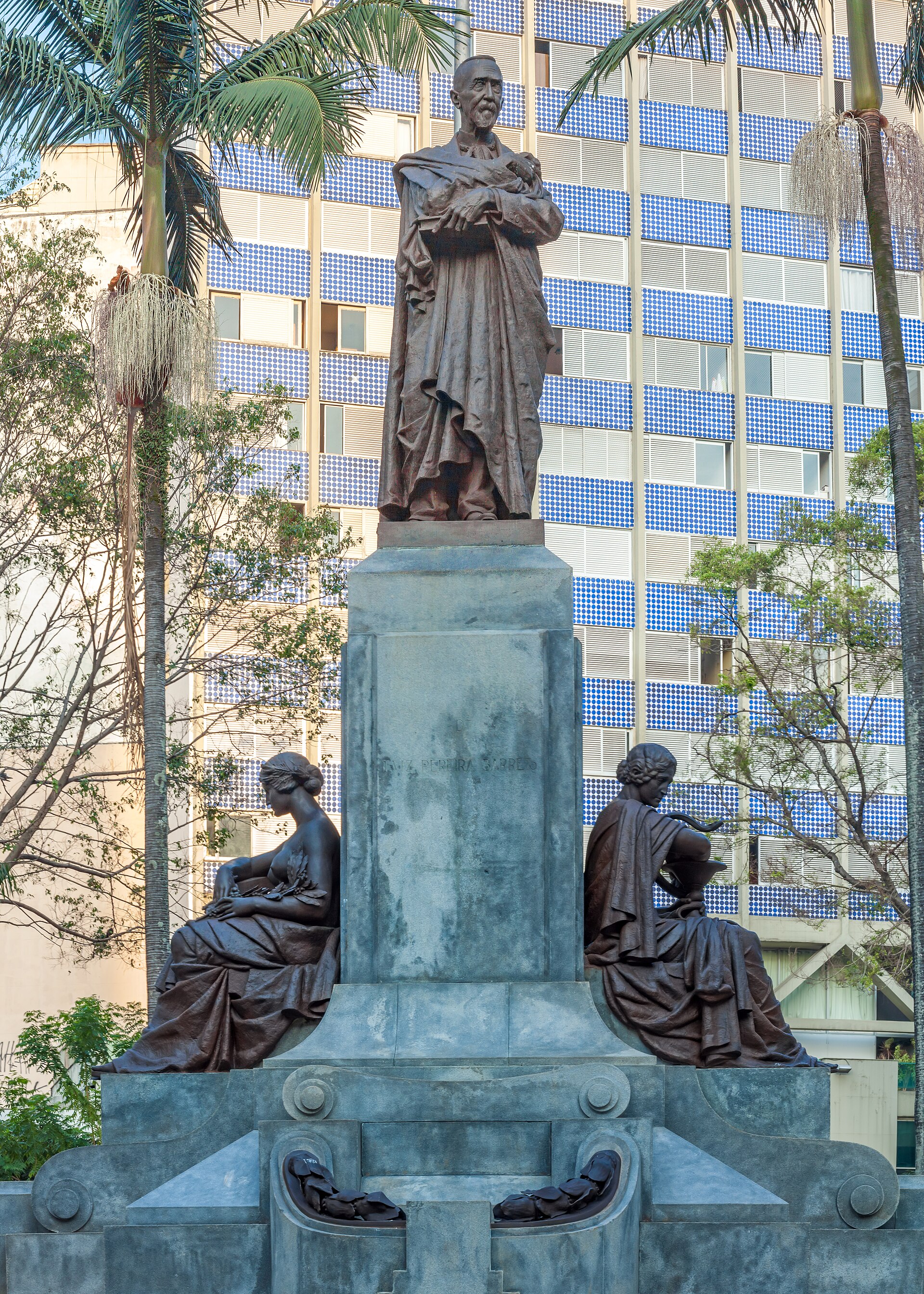 Imagem de referência de Monumento a Luiz Pereira Barreto, descrito nos dados abertos como monumento localizado no Brasil