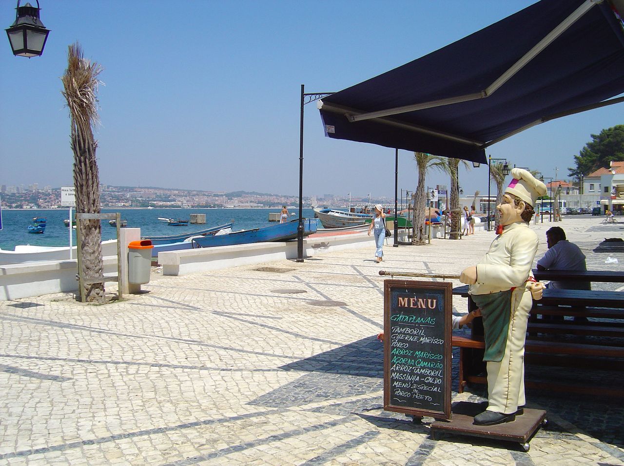 Imagem de referência relacionada a Trafaria, item descrito como vila do Município de Almada