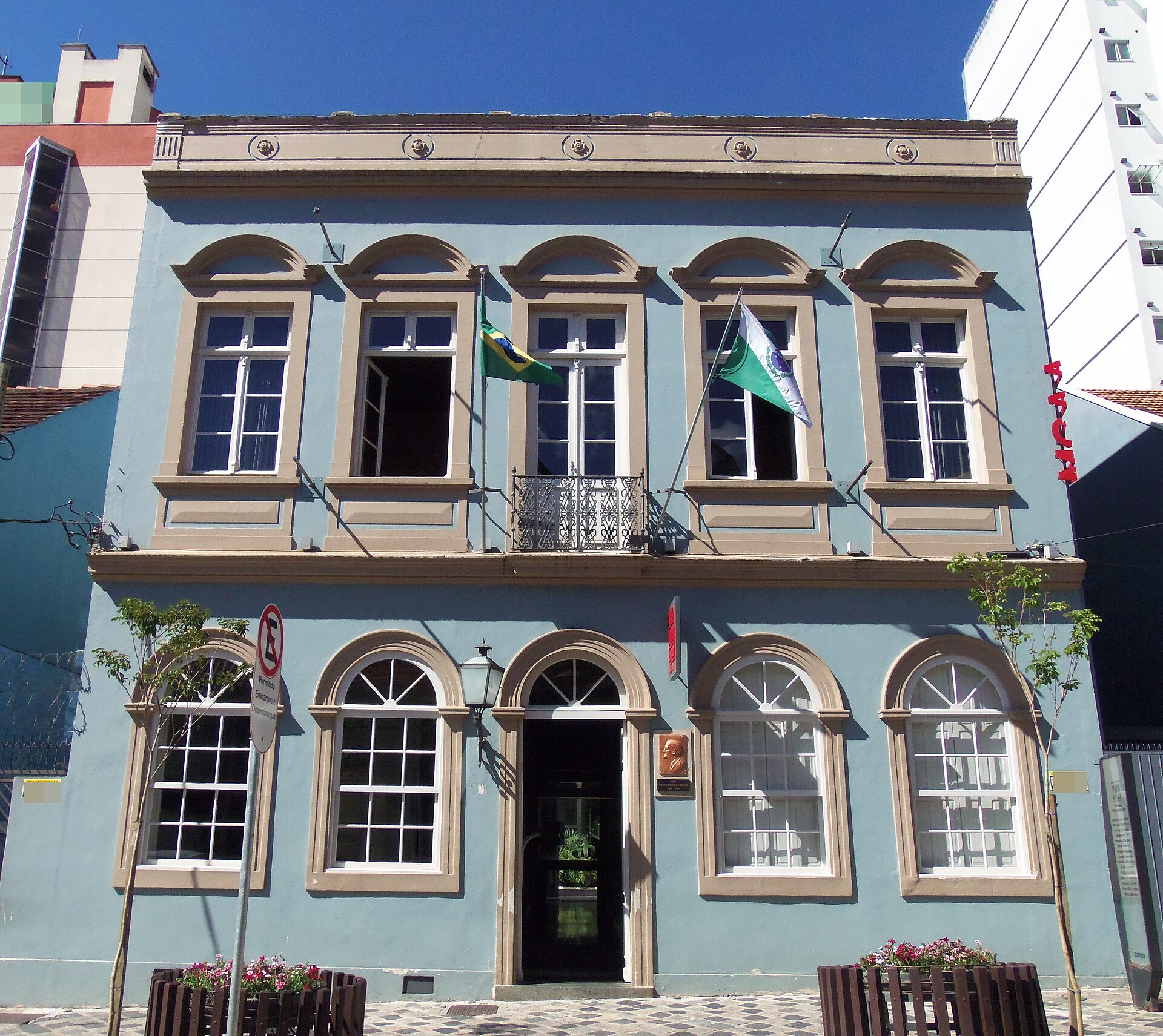 Imagem de referência relacionada a Museu Alfredo Andersen, item descrito como bem tombado pela Coordenação do Patrimônio Cultural do Estado do Paraná na cidade de Curitiba