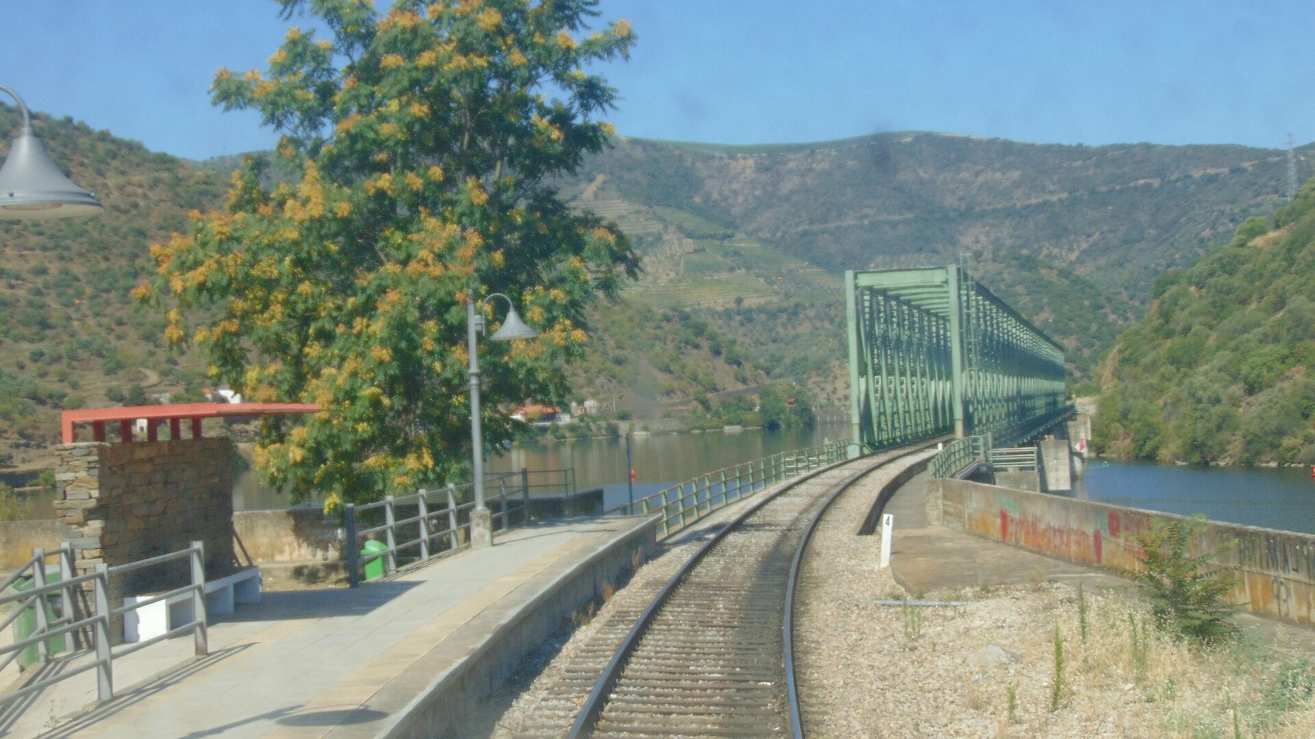 Imagem de referência de Apeadeiro de Ferradosa, descrito nos dados abertos como apeadeiro em Portugal