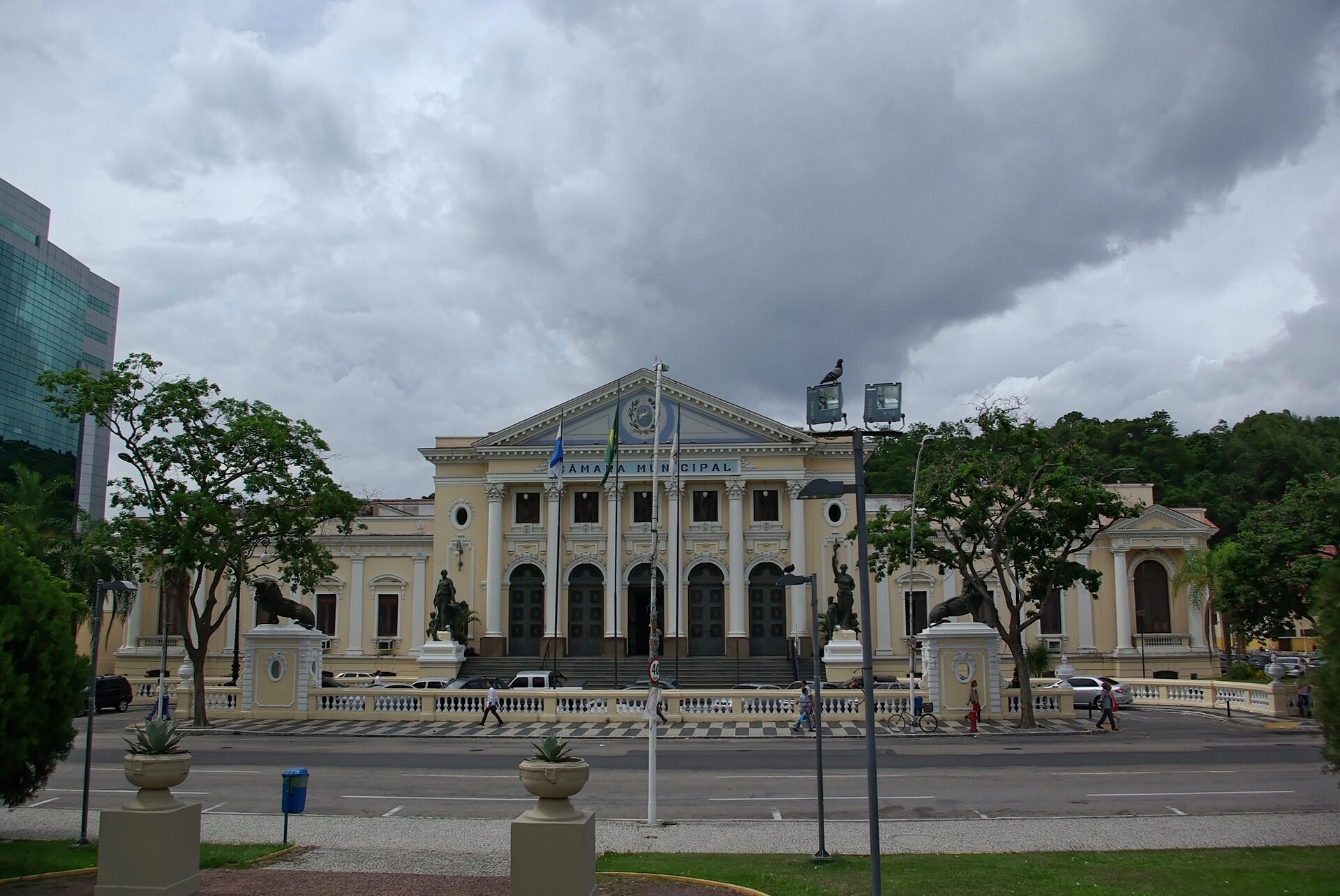 Imagem de referência de edifício da Câmara Municipal de Niterói, descrito nos dados abertos como edifício em Niterói, Brasil