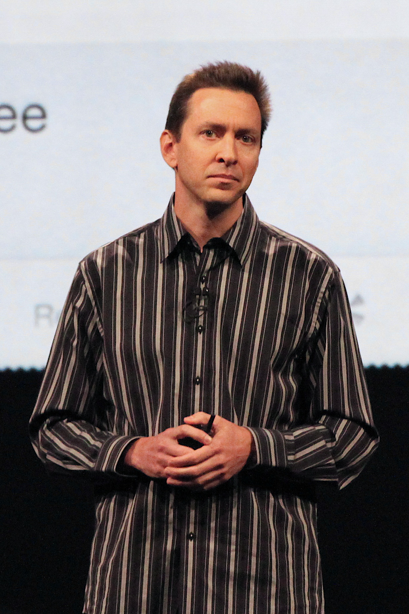 Imagem de referência relacionada a Scott Forstall, item descrito como registro de referência sobre Scott Forstall, organizado a partir de dados estruturados abertos