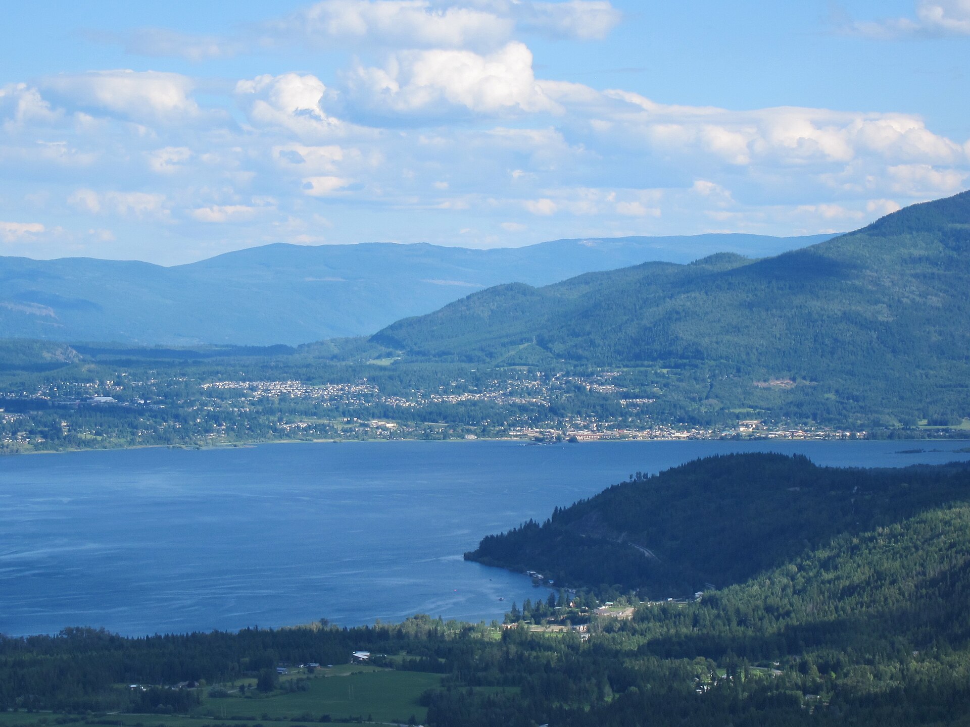 Imagem de referência relacionada a Salmon Arm, item descrito como cidade canadense, província da Colúmbia Britânica