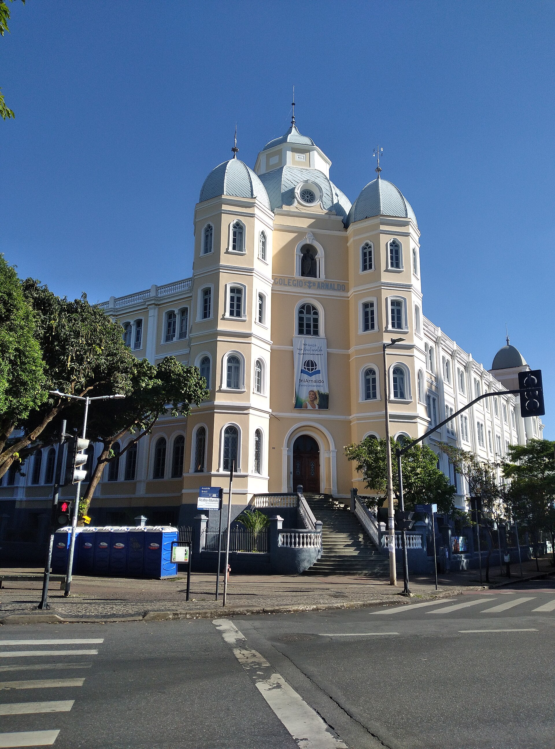 Imagem de referência de Colégio Arnaldo, descrito nos dados abertos como escola do município brasileiro de Belo Horizonte