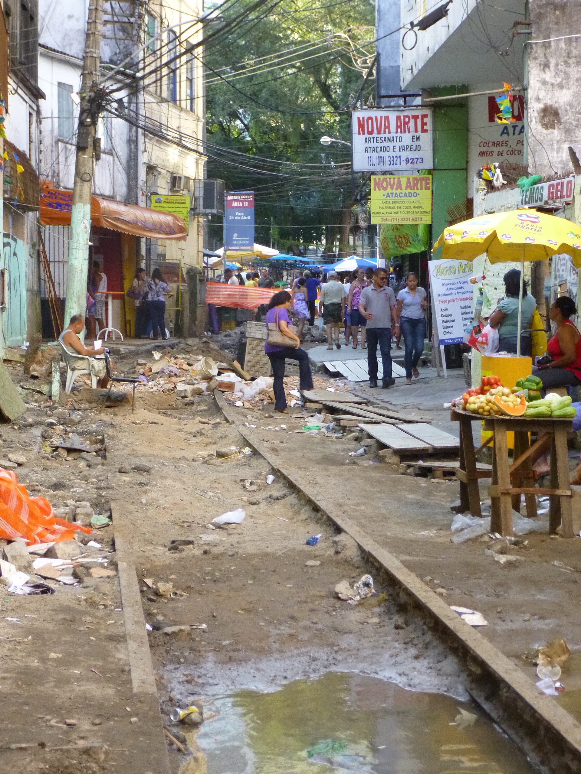Imagem de referência de Rua Vinte e Um de Abril, descrito nos dados abertos como logradouro público em Salvador, Bahia, Brasil