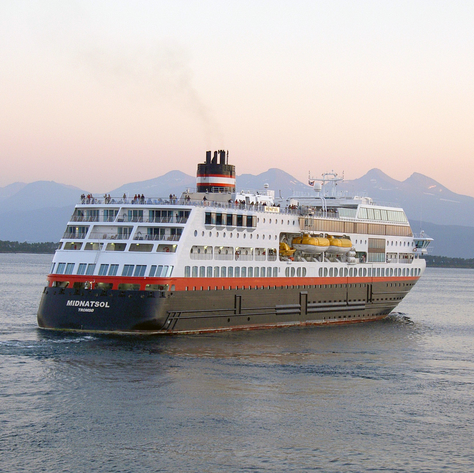 Imagem de referência relacionada a Hurtigruten, item descrito como registro de referência sobre Hurtigruten, organizado a partir de dados estruturados abertos