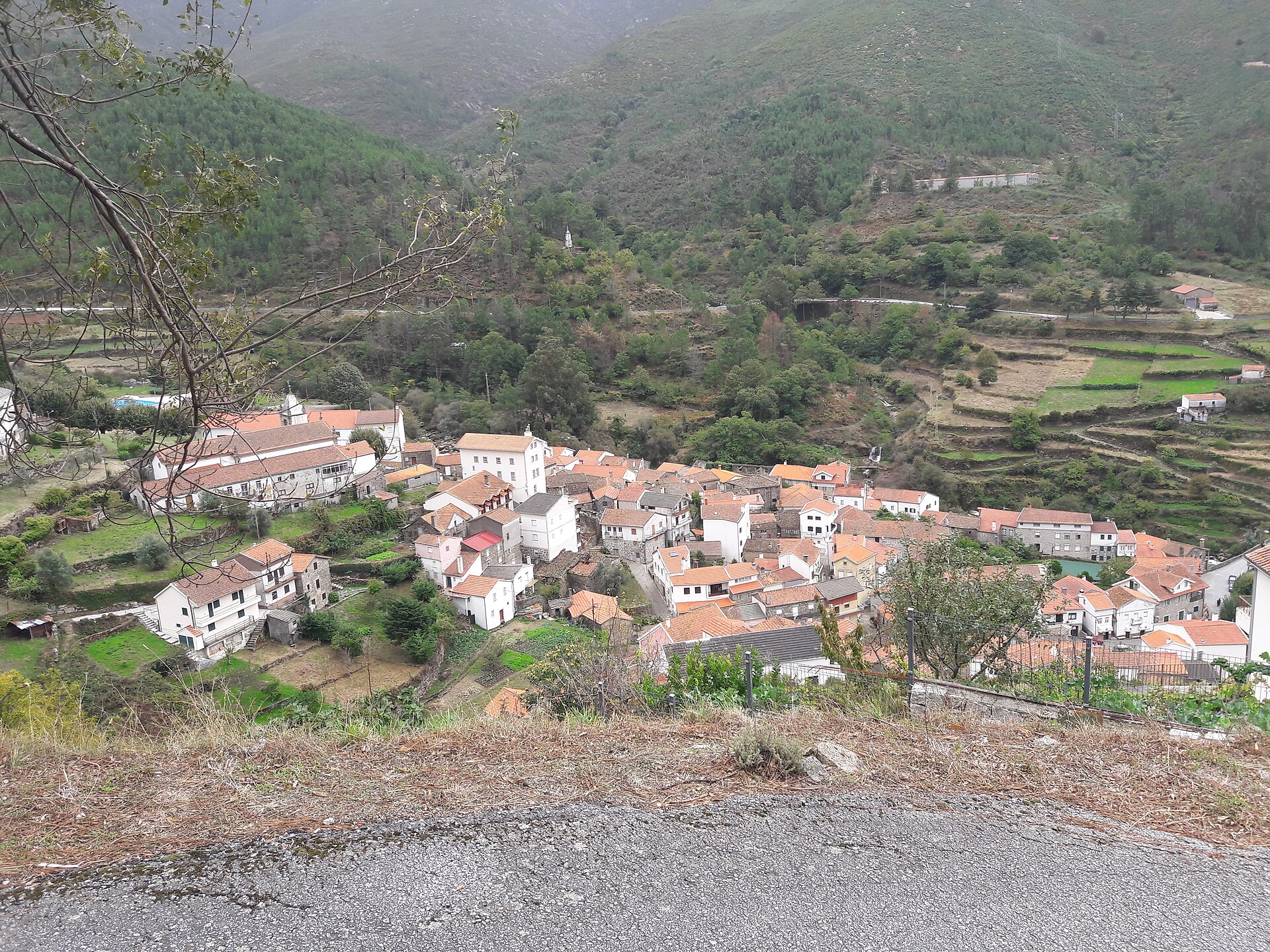 Imagem de referência relacionada a Alvoco da Serra, item descrito como povoação portuguesa sede da Freguesia de Alvoco da Serra do Município de Seia