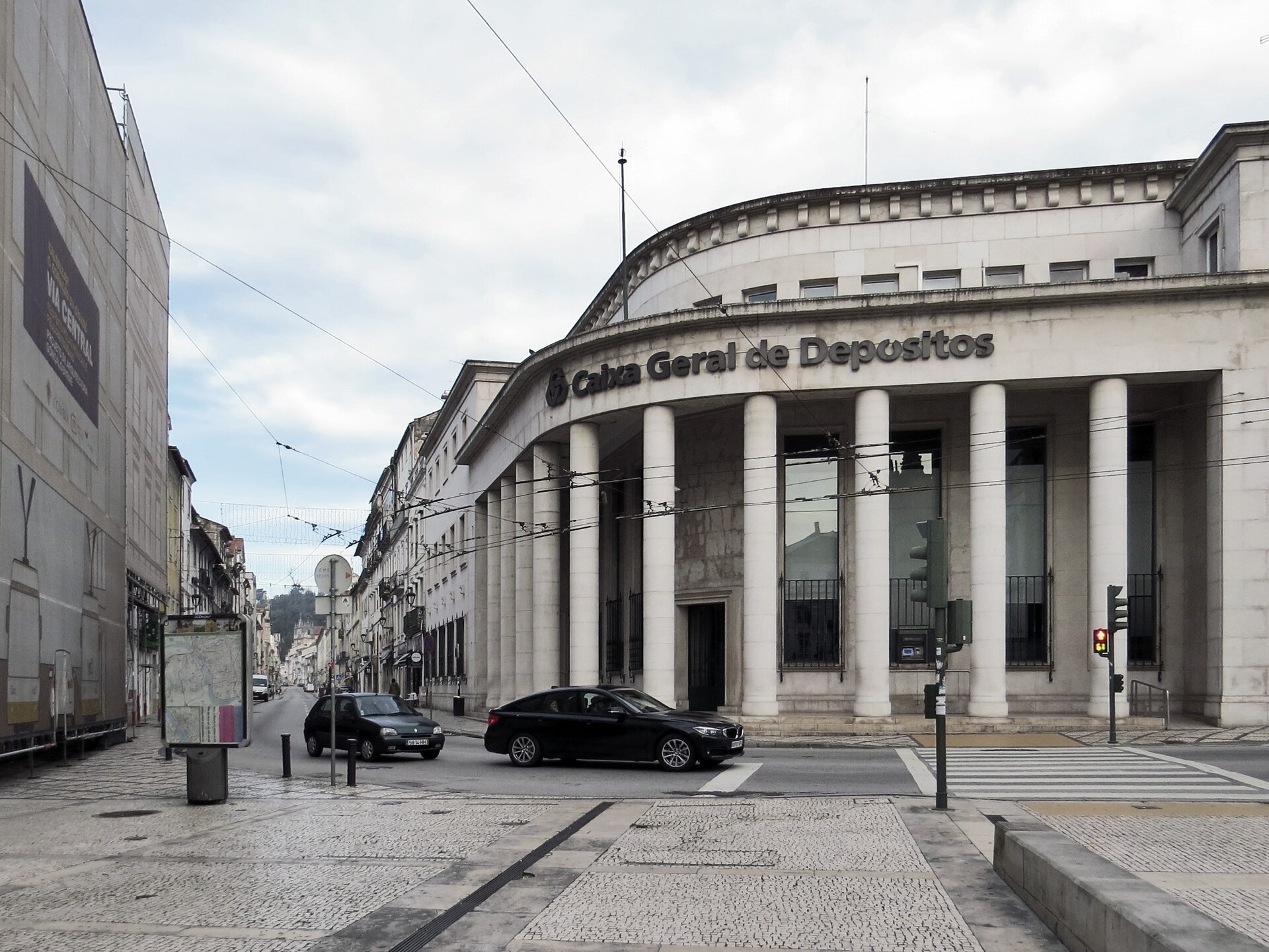 Imagem de referência relacionada a Edifício da Caixa Geral de Depósitos, CGD, de Coimbra, item descrito como edifício ou estrutura em Coimbra, Portugal