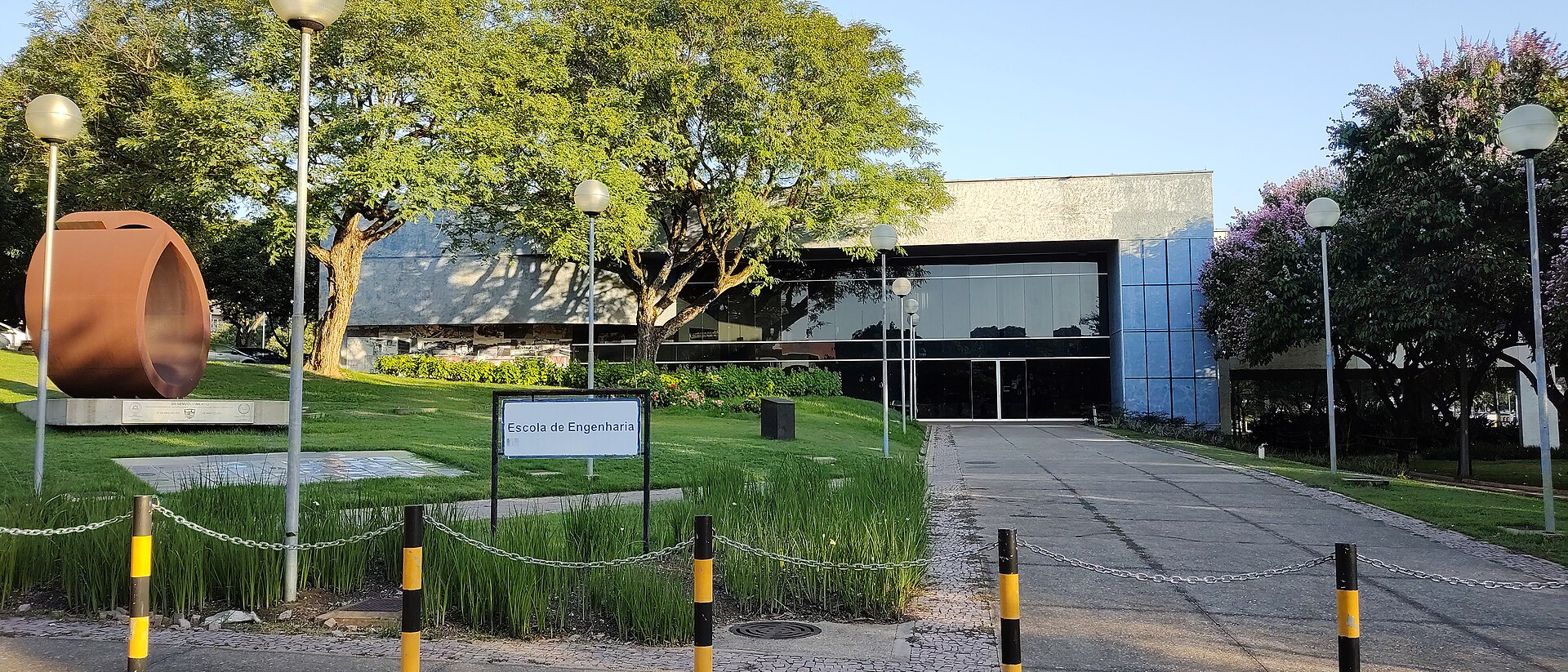 Imagem de referência de Escola de Engenharia da Universidade Federal de Minas Gerais, descrito nos dados abertos como faculdade de engenharia da Universidade Federal de Minas Gerais
