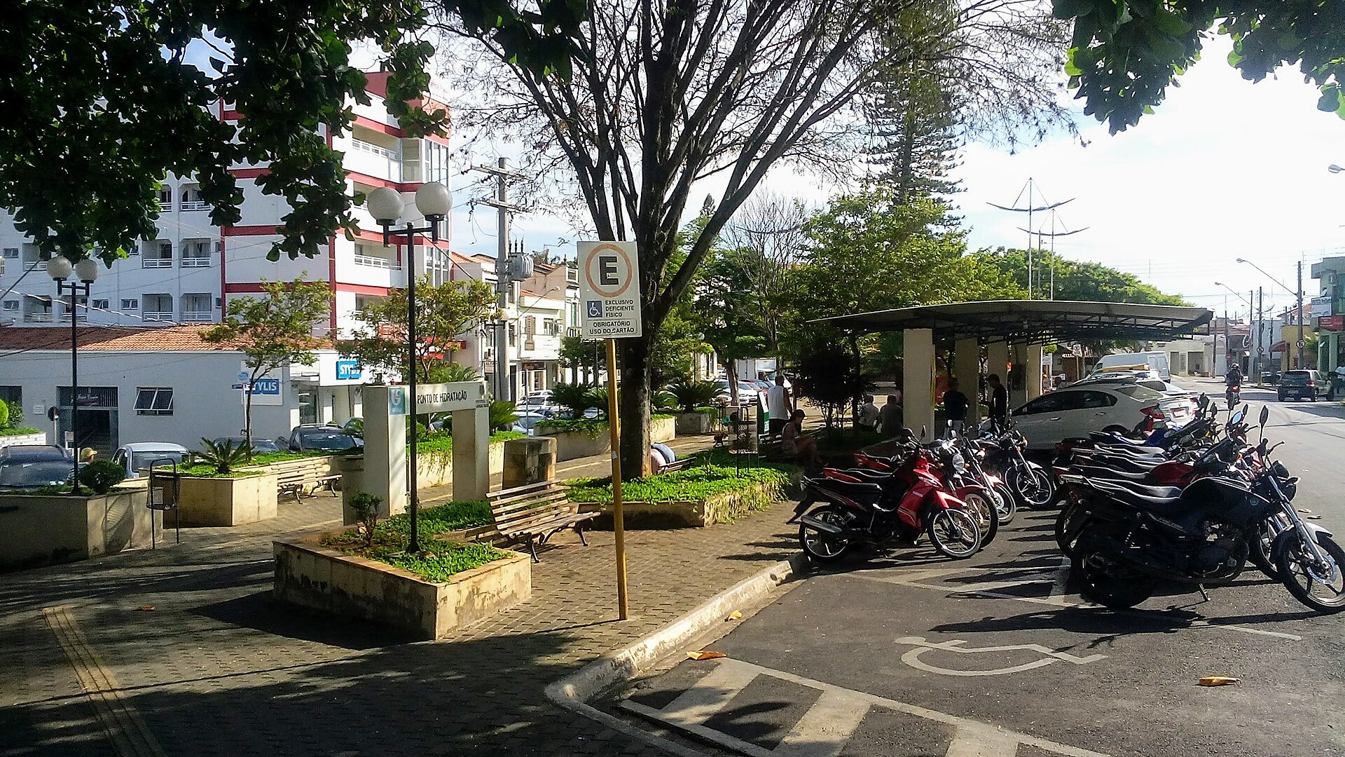 Imagem de referência de Praça Armando de Salles Oliveira, descrito nos dados abertos como praça em Laranjal Paulista, Brasil