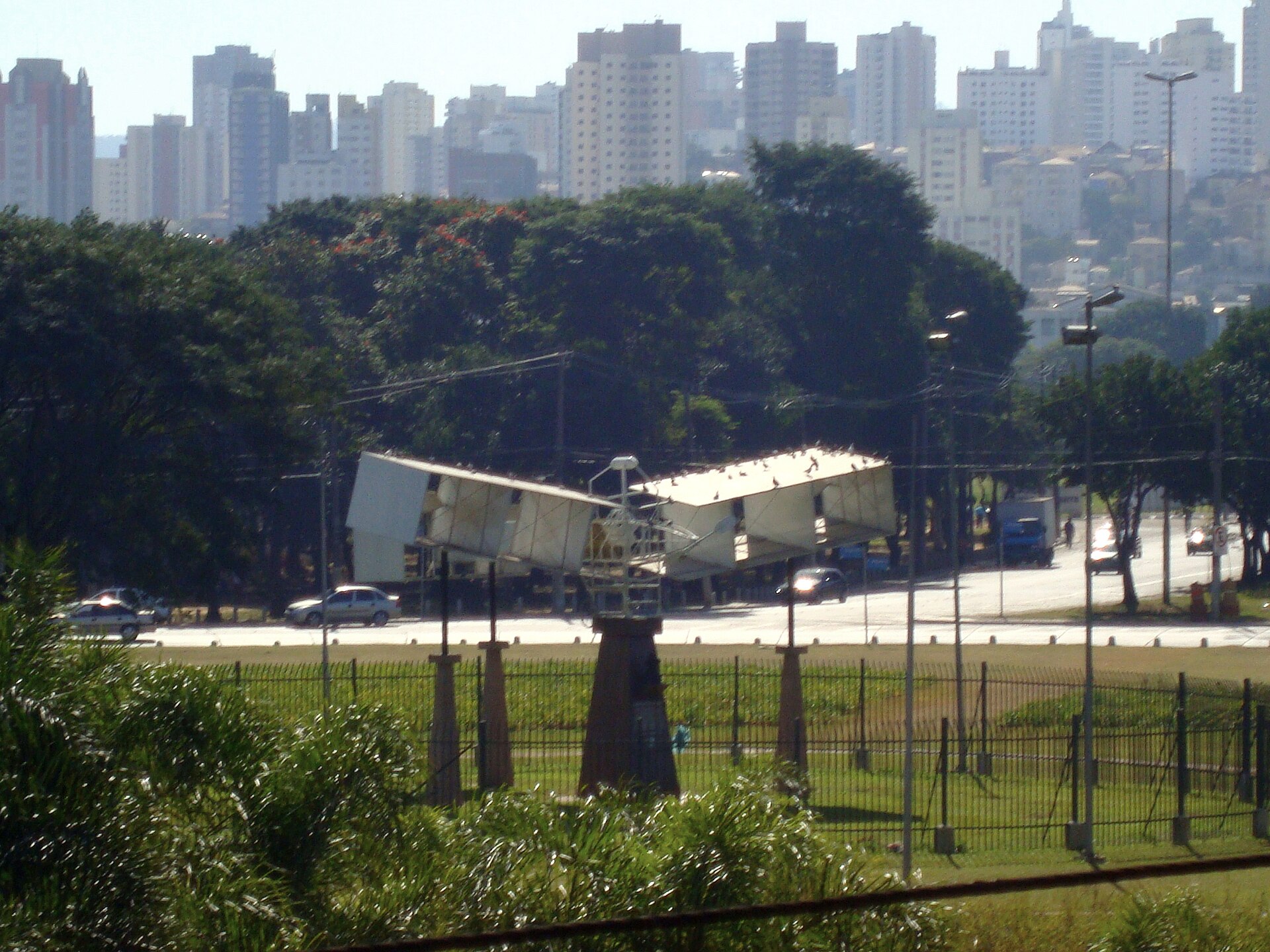 Imagem de referência de Monumento 14-Bis, descrito nos dados abertos como monumento na cidade de São Paulo