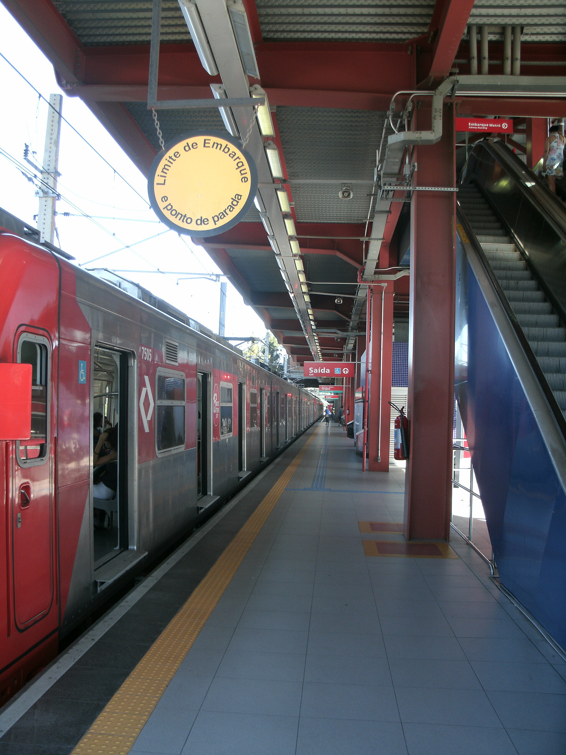 Imagem de referência de Estação Pinheiros, descrito nos dados abertos como estação de trem em São Paulo
