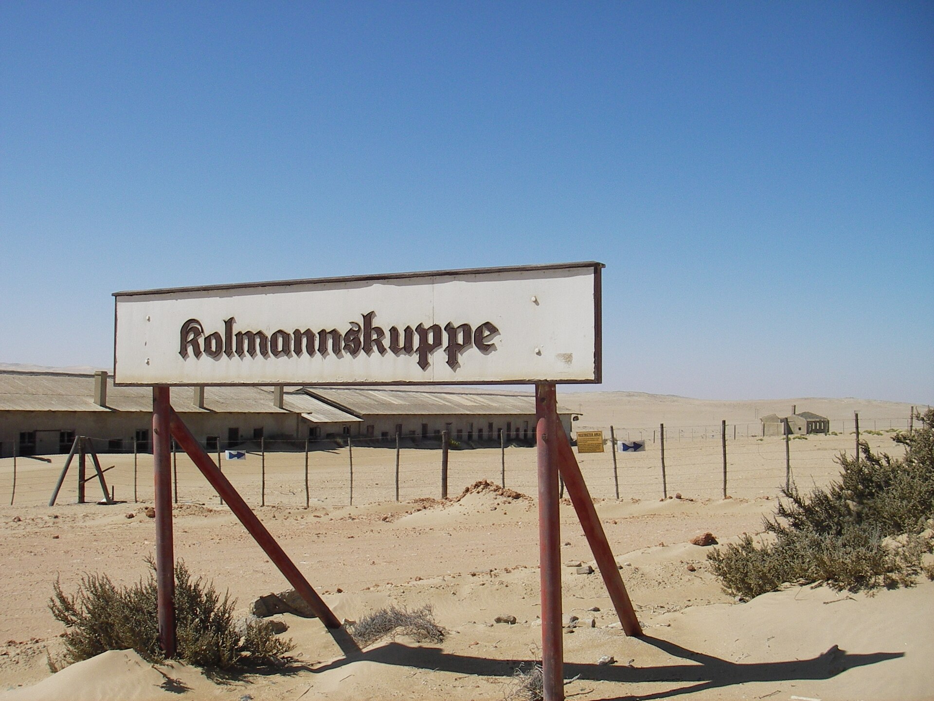 Imagem de referência relacionada a Kolmanskop, item descrito como registro de referência sobre Kolmanskop, organizado a partir de dados estruturados abertos