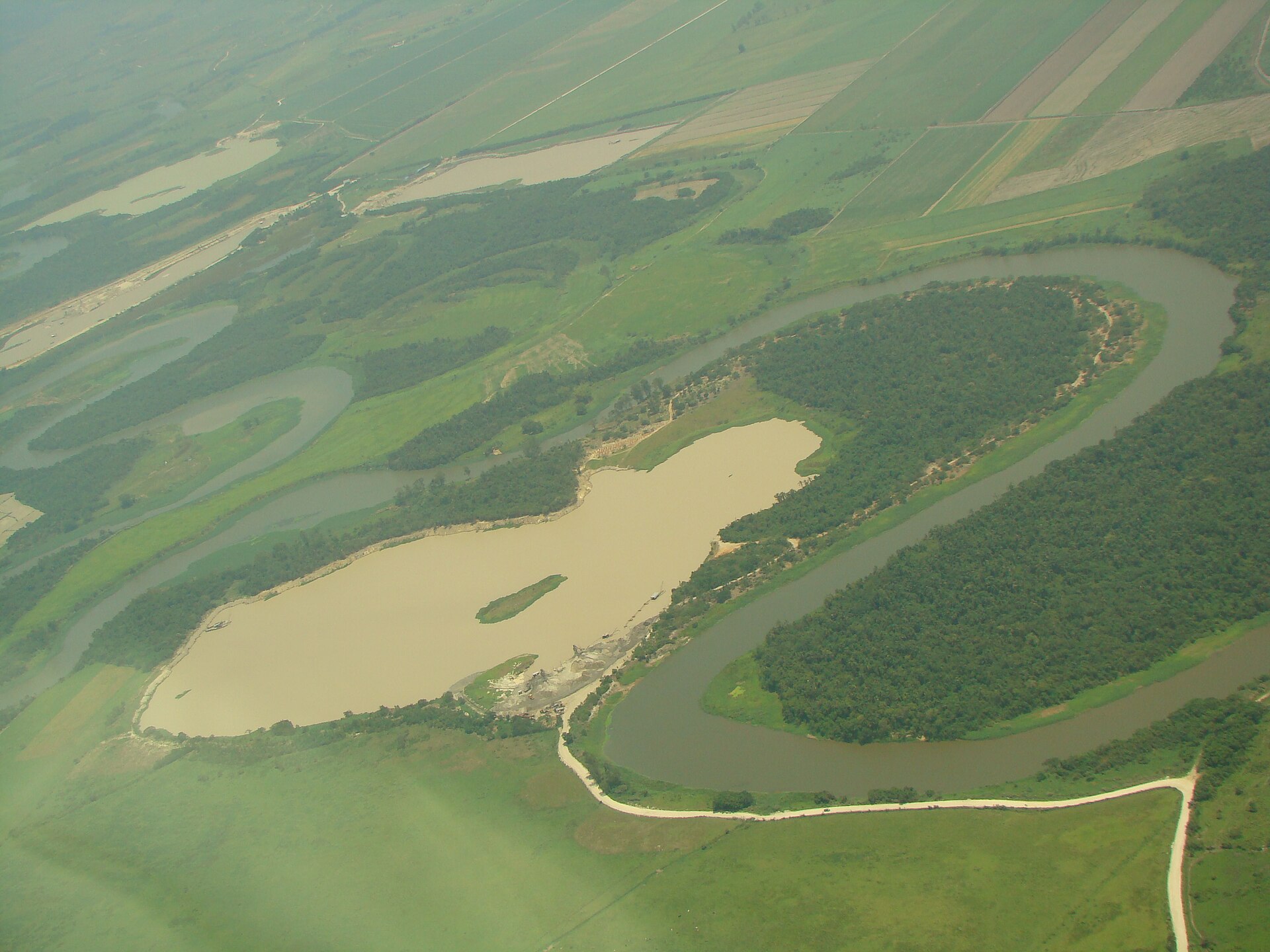 Imagem de referência de Rio Paraíba do Sul, descrito nos dados abertos como rio no Sudeste do Brasil