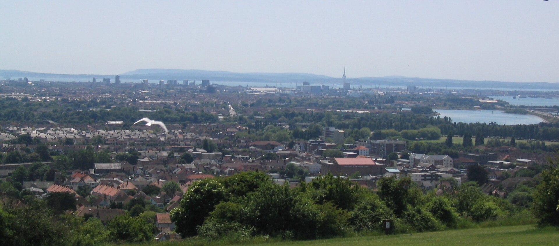 Imagem de referência relacionada a Portsmouth, item descrito como cidade do condado de Hampshire, na Inglaterra