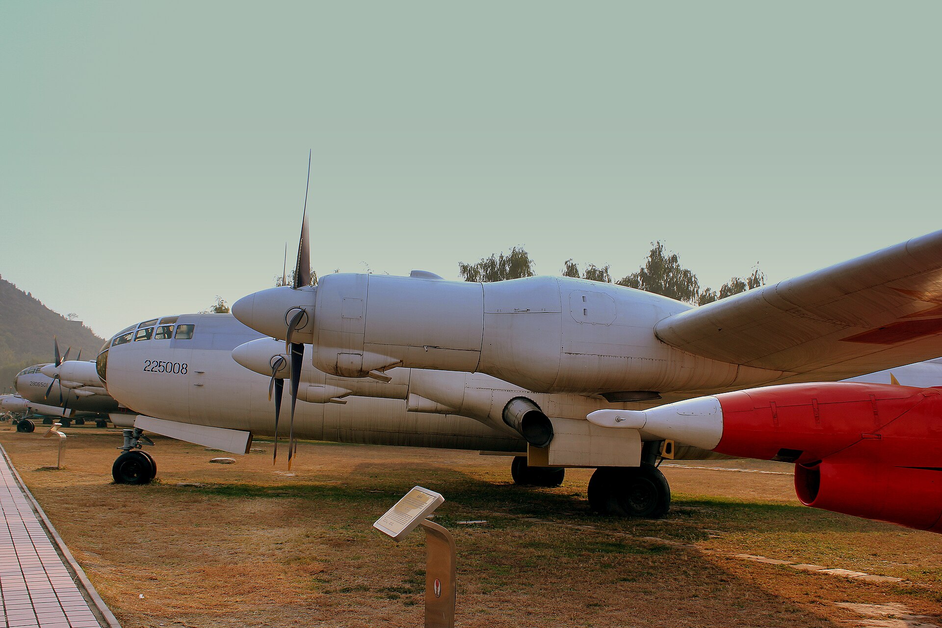 Imagem de referência de Tupolev Tu-4, descrito nos dados abertos como bombardeiro estratégico soviético