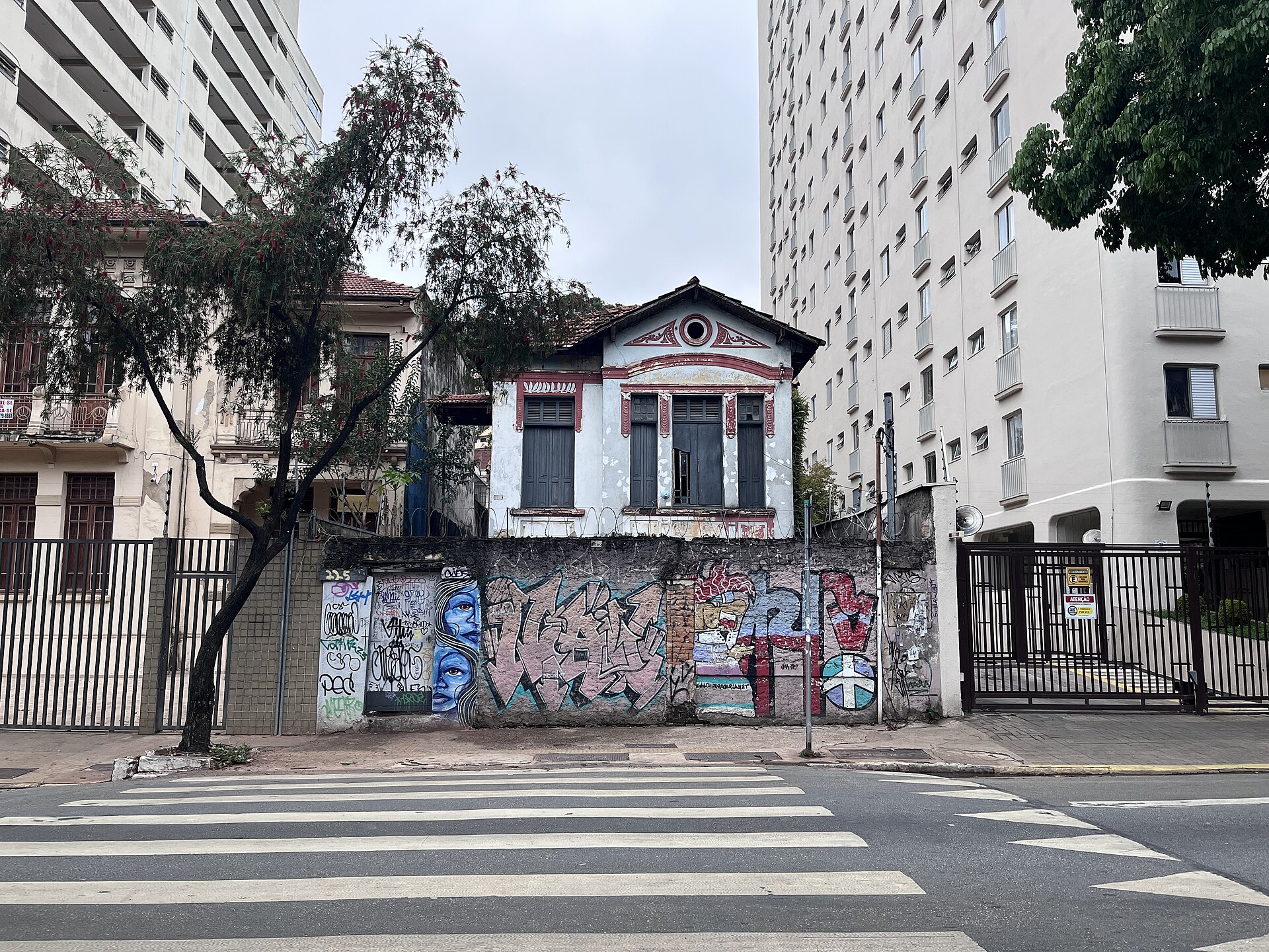Imagem de referência de Imóvel à Rua Caio Prado, nº 225, descrito nos dados abertos como bem tombado em São Paulo, São Paulo, Brasil