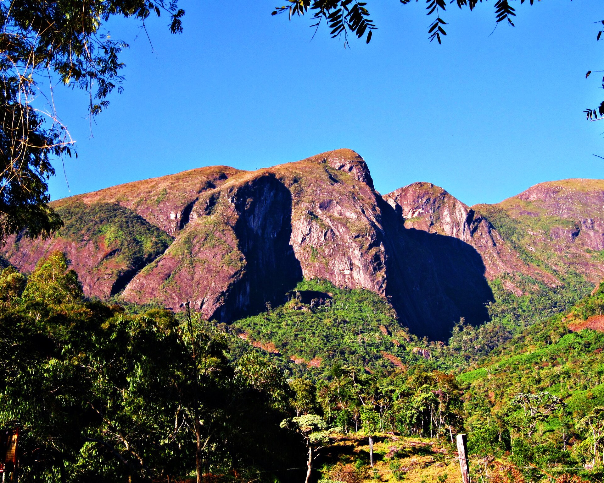 Imagem de referência de Parque Nacional de Caparaó, descrito nos dados abertos como unidade de conservação da natureza pertencente ao governo federal brasileiro