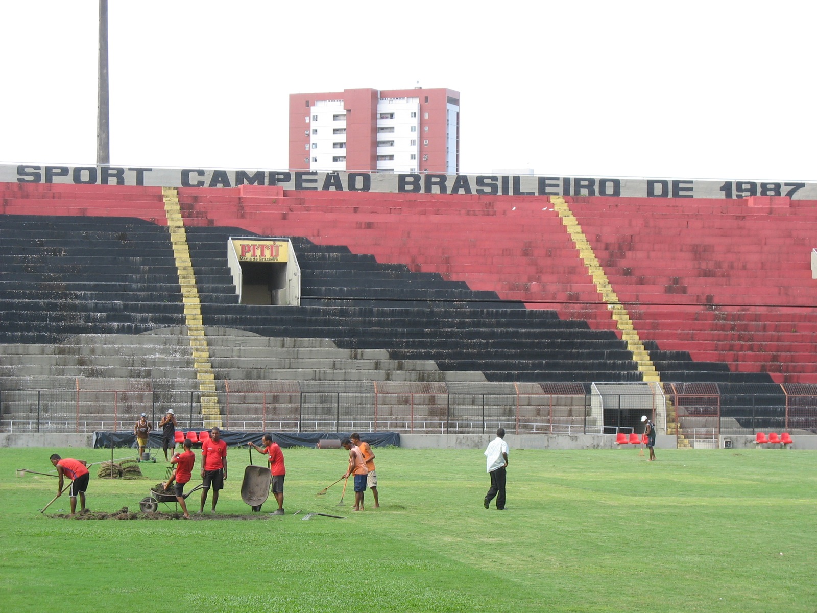 Imagem de referência de Estádio Adelmar da Costa Carvalho, descrito nos dados abertos como estádio de futebol brasileiro