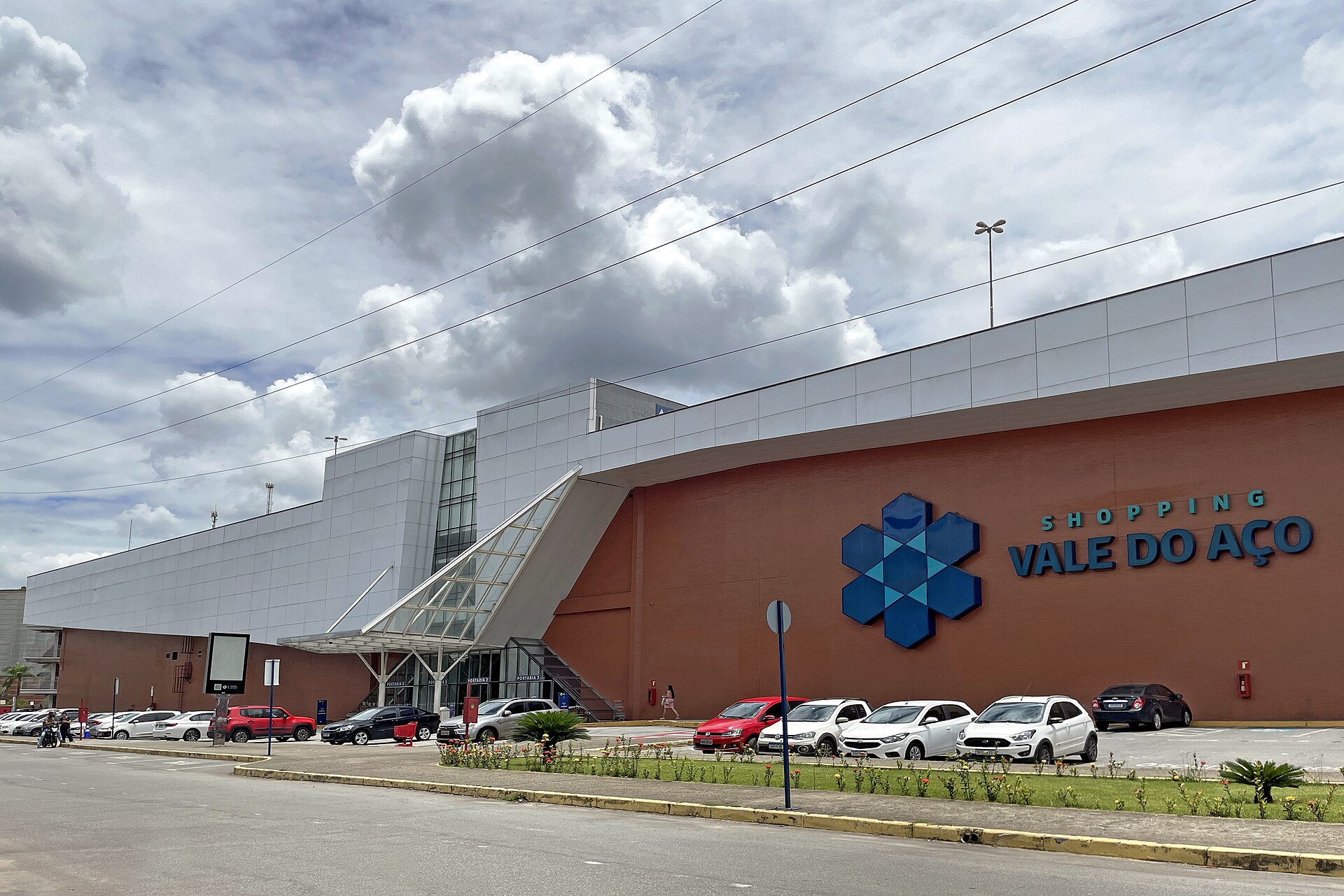 Imagem de referência de Shopping Vale do Aço, descrito nos dados abertos como centro comercial em Ipatinga, Minas Gerais, Brasil