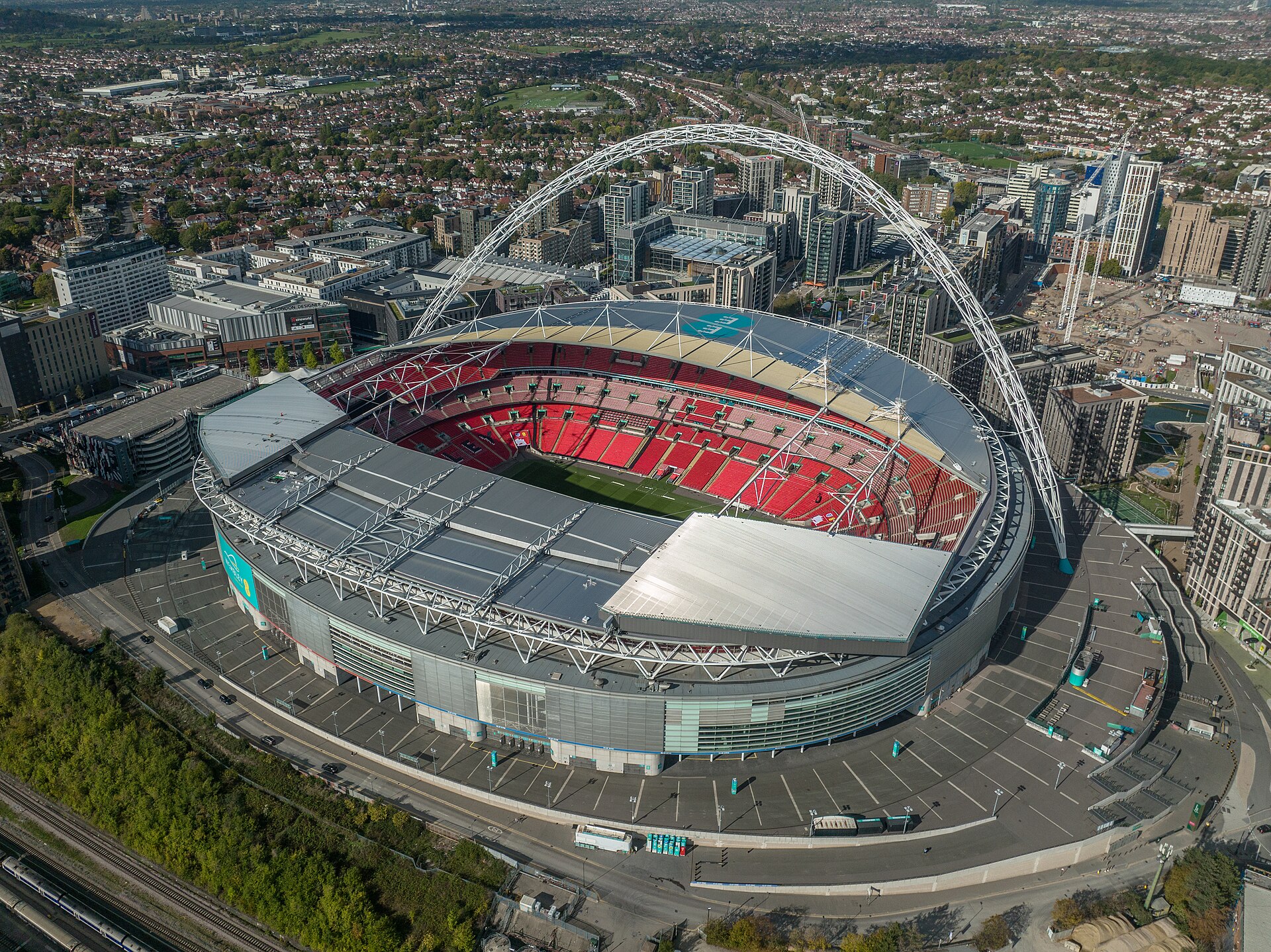 Imagem de referência de Estádio de Wembley, descrito nos dados abertos como estádio de futebol em Londres, Inglaterra