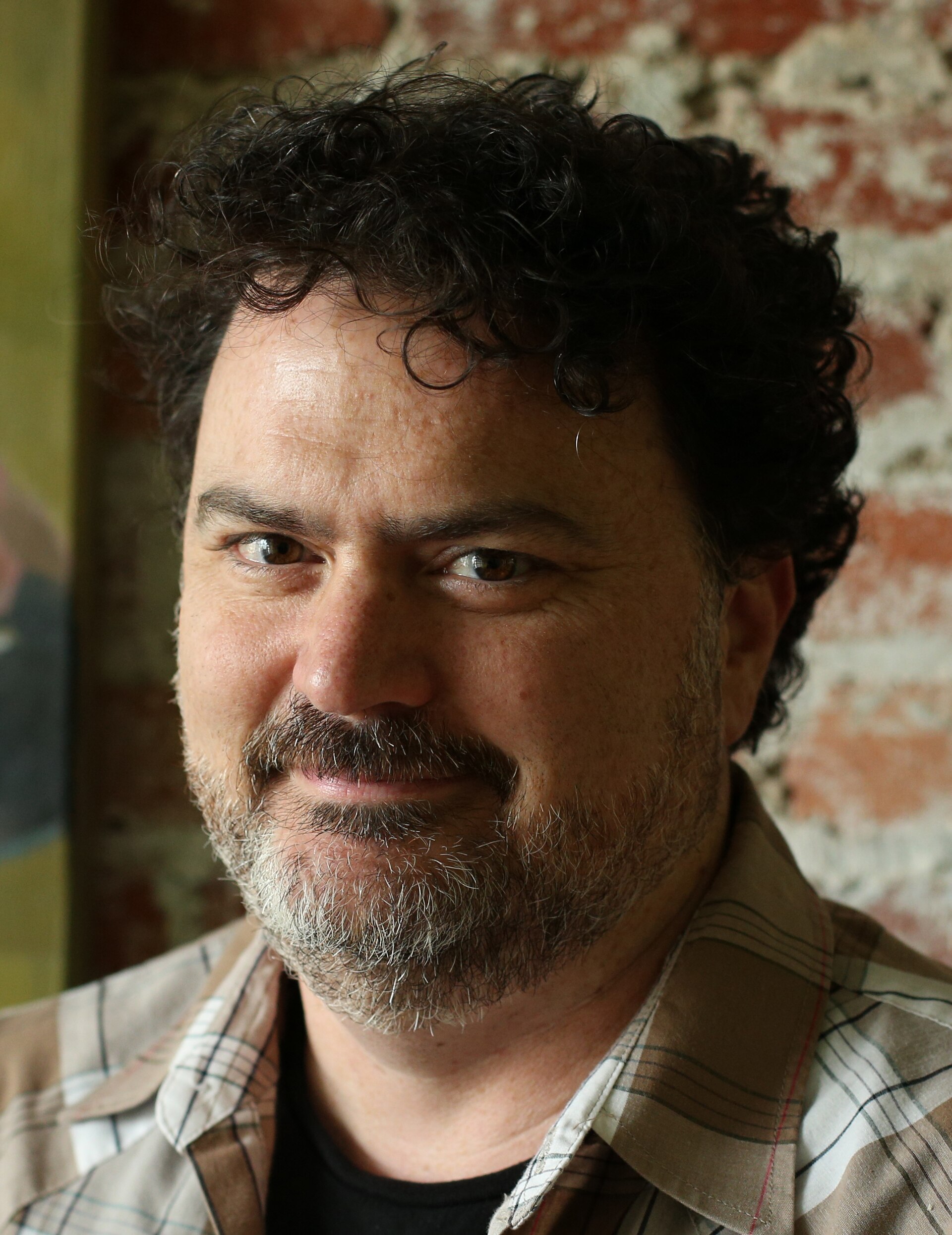 Imagem de referência relacionada a Tim Schafer, item descrito como designer de jogos norte-americano