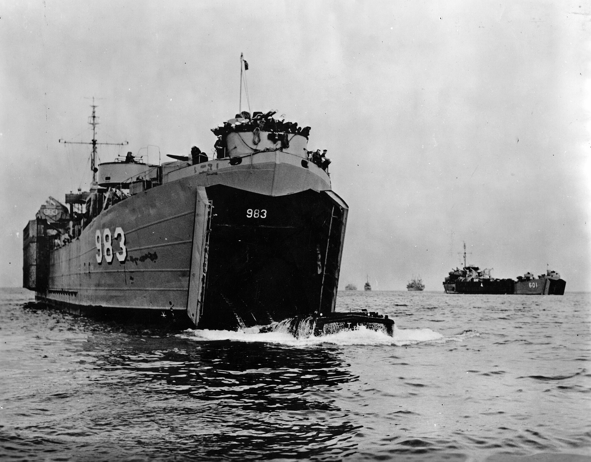 Imagem de referência de USS LST-5, descrito nos dados abertos como navio classe Landing Ship Tank