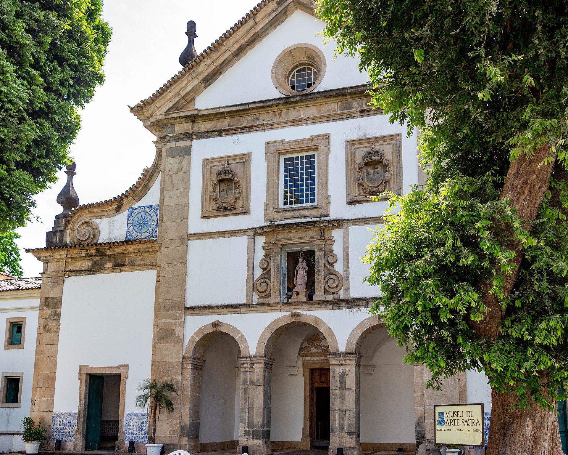 Imagem de referência de Igreja e Convento de Santa Teresa, descrito nos dados abertos como bem tombado pelo Instituto do Patrimônio Artístico e Cultural da Bahia na cidade de Salvador
