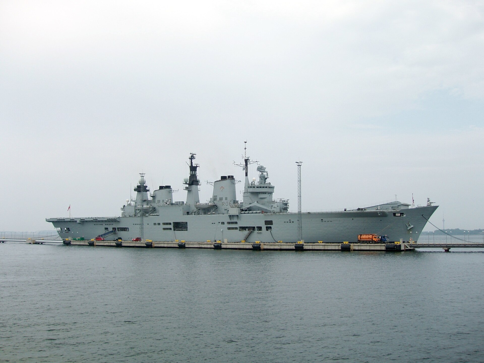 Imagem de referência de HMS Illustrious, descrito nos dados abertos como porta-aviões da Marinha Real Britânica antes da Segunda Guerra Mundial