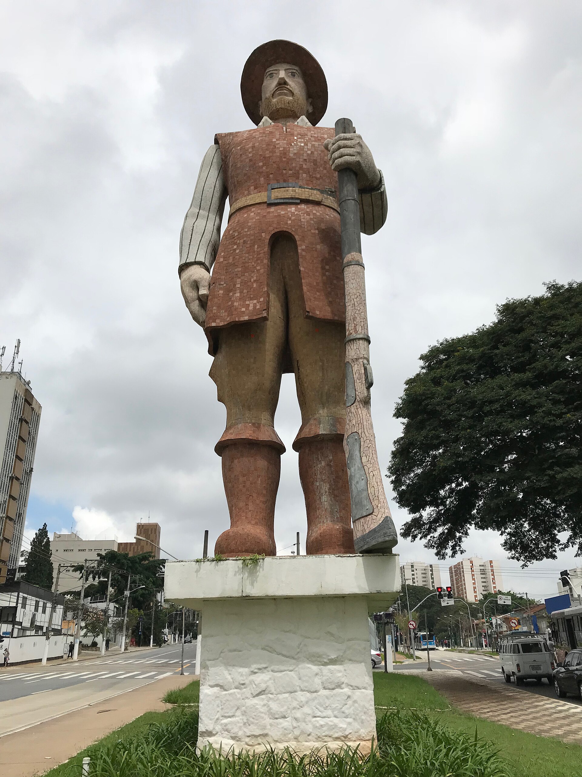 Imagem de referência de Monumento do Borba Gato, descrito nos dados abertos como monumento na cidade de São Paulo