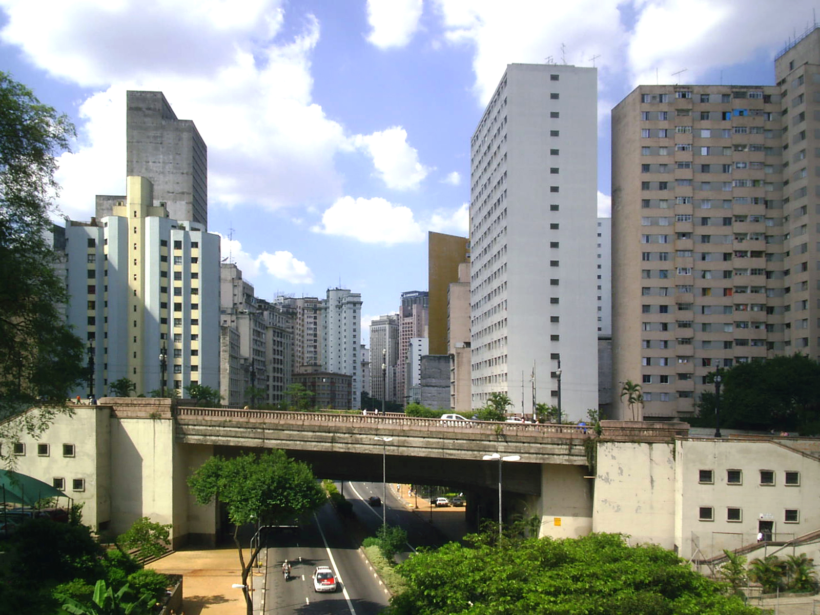 Imagem de referência de Avenida 9 de Julho, descrito nos dados abertos como avenida em São Paulo