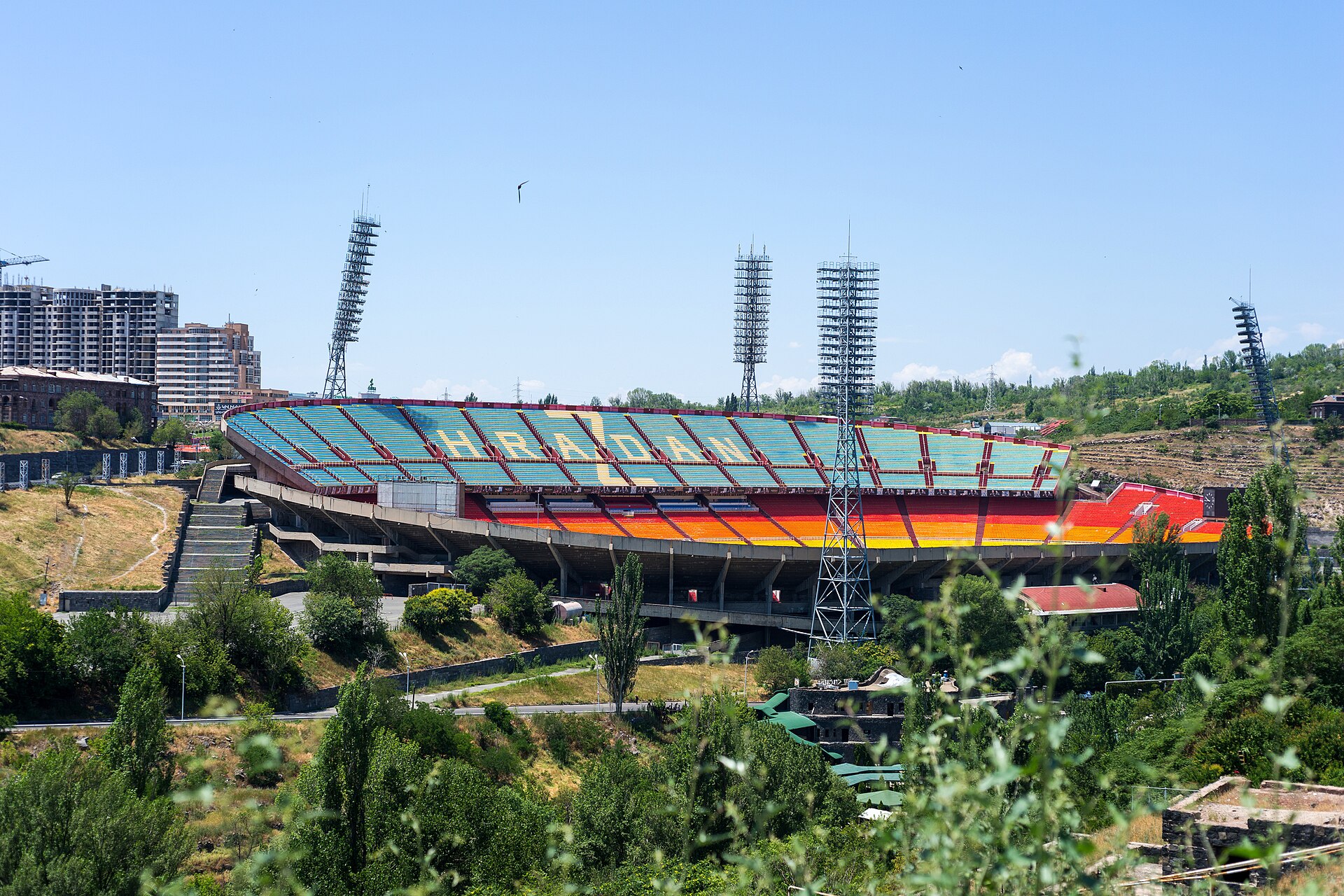 Imagem de referência de Estádio Hrazdan, descrito nos dados abertos como estádio de futebol em Yerevan, Arménia
