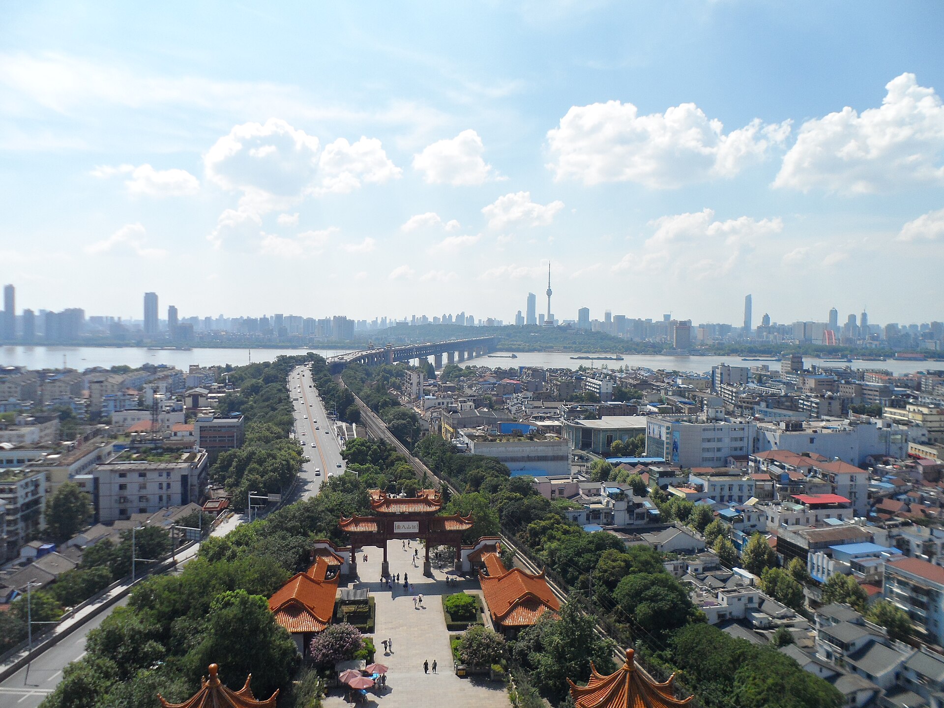 Imagem de referência relacionada a Wuhan, item descrito como capital da província de Hubei, China