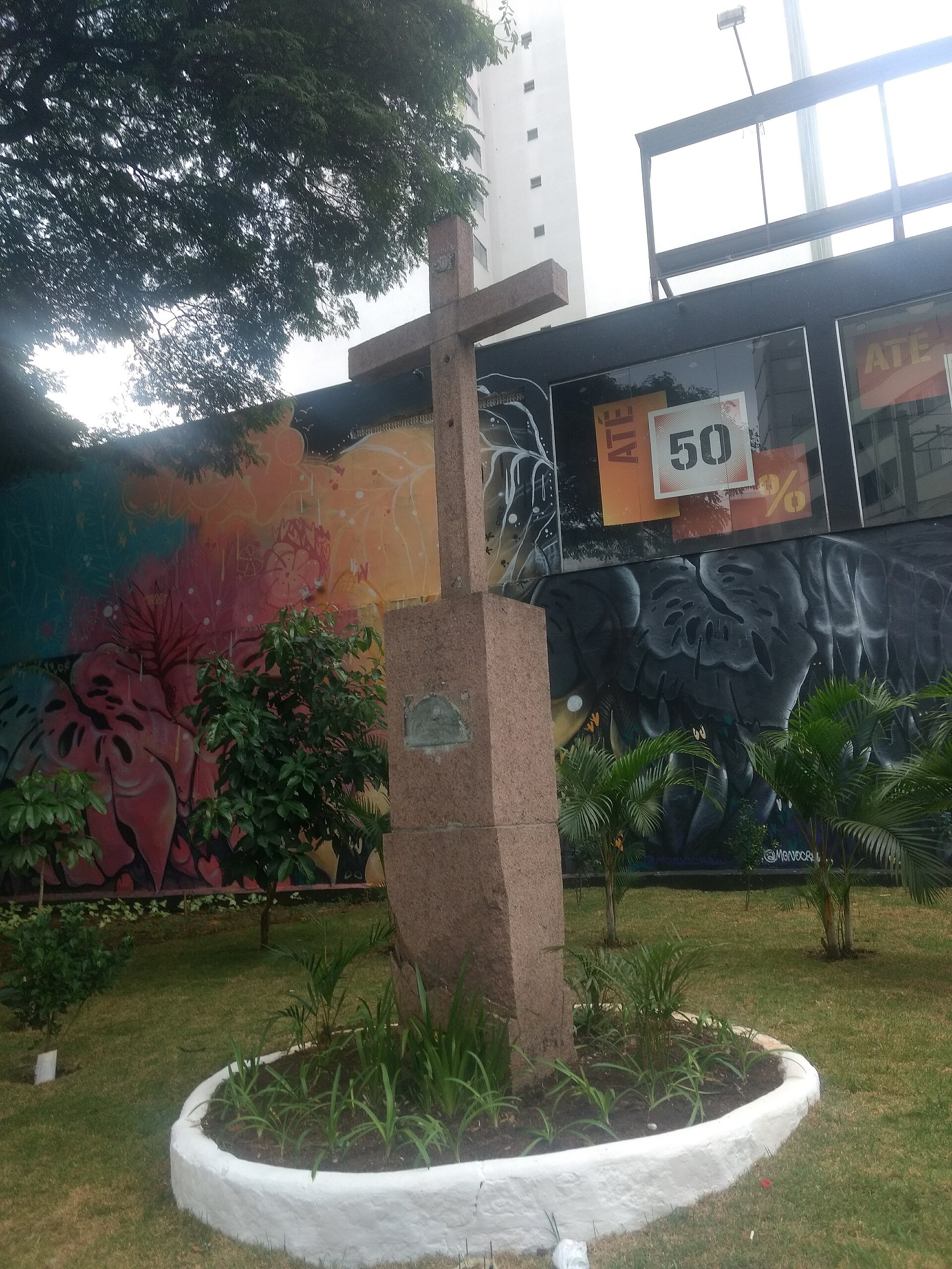 Imagem de referência de Crucifixo, descrito nos dados abertos como monumento localizado no Brasil