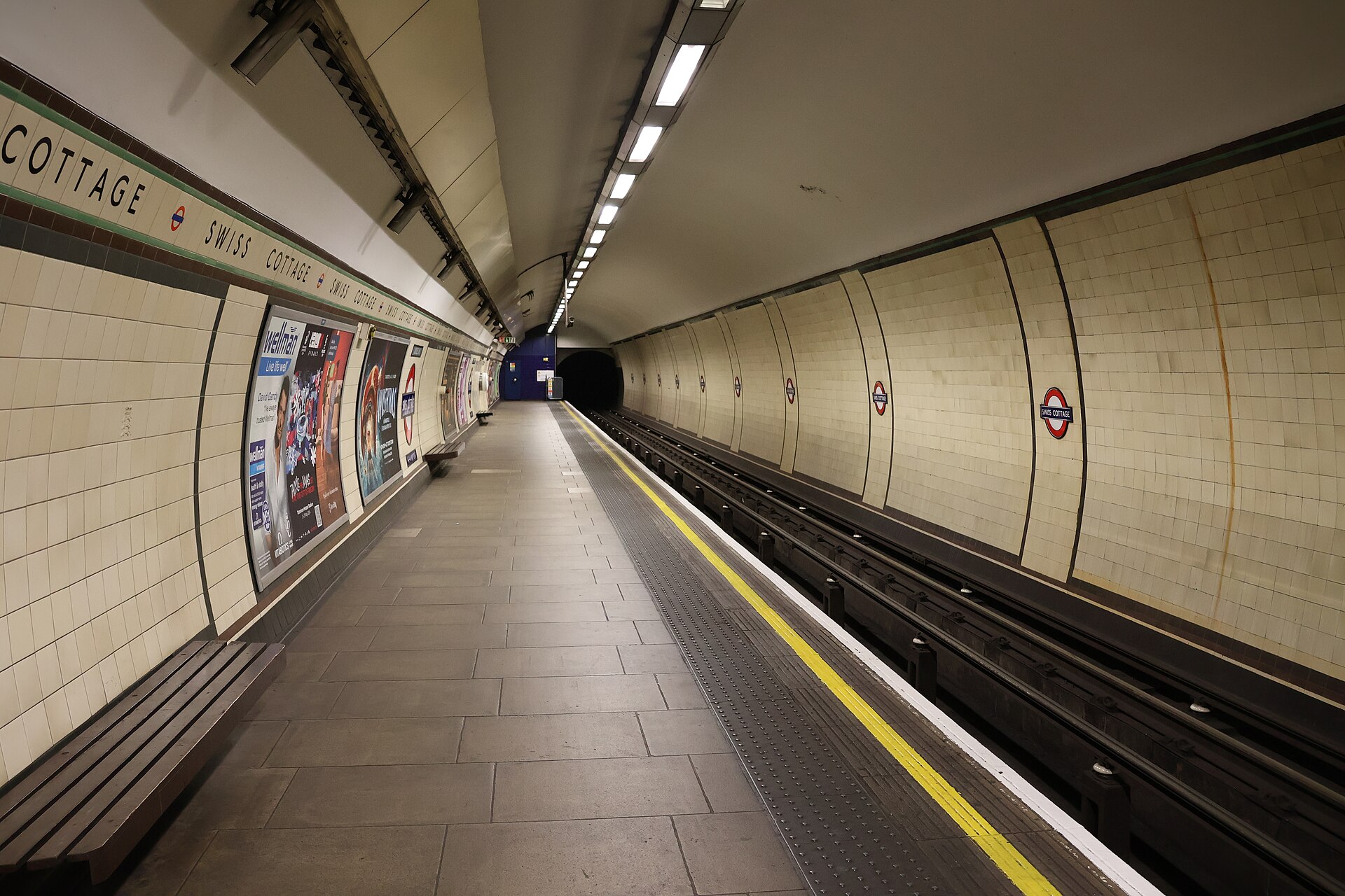 Imagem de referência de Swiss Cottage, descrito nos dados abertos como estação do metrô de Londres