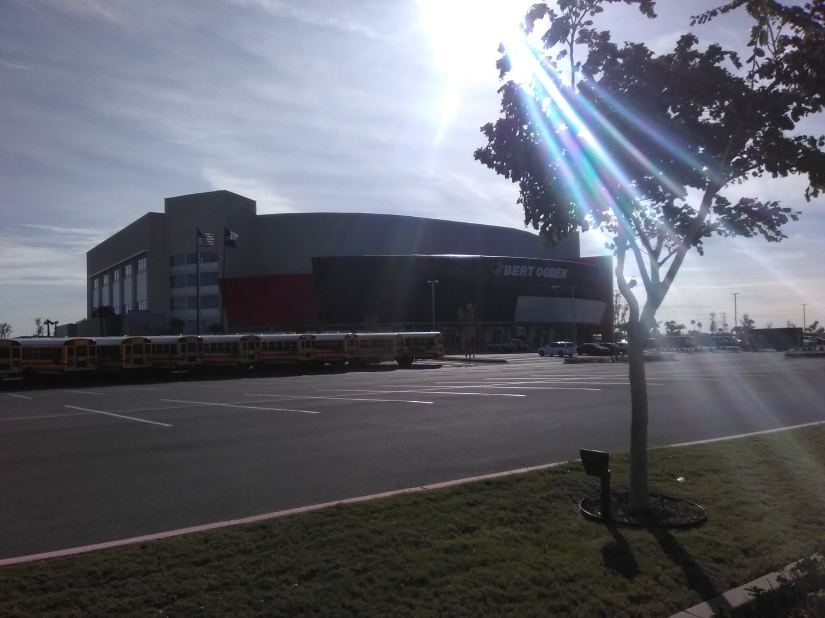 Imagem de referência de Bert Ogden Arena, descrito nos dados abertos como arena coberta em Edinburg, Texas