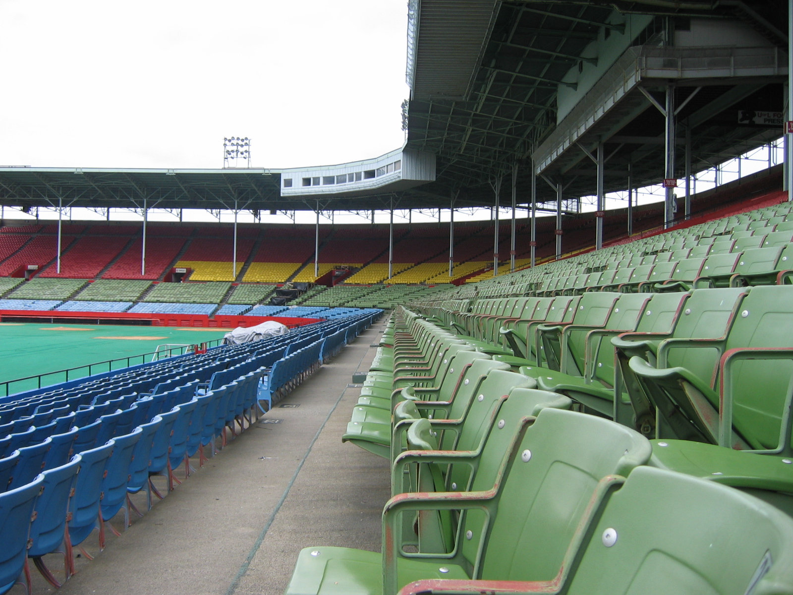 Imagem de referência de Papa John's Cardinal Stadium, descrito nos dados abertos como estádio em Louisville, Estados Unidos