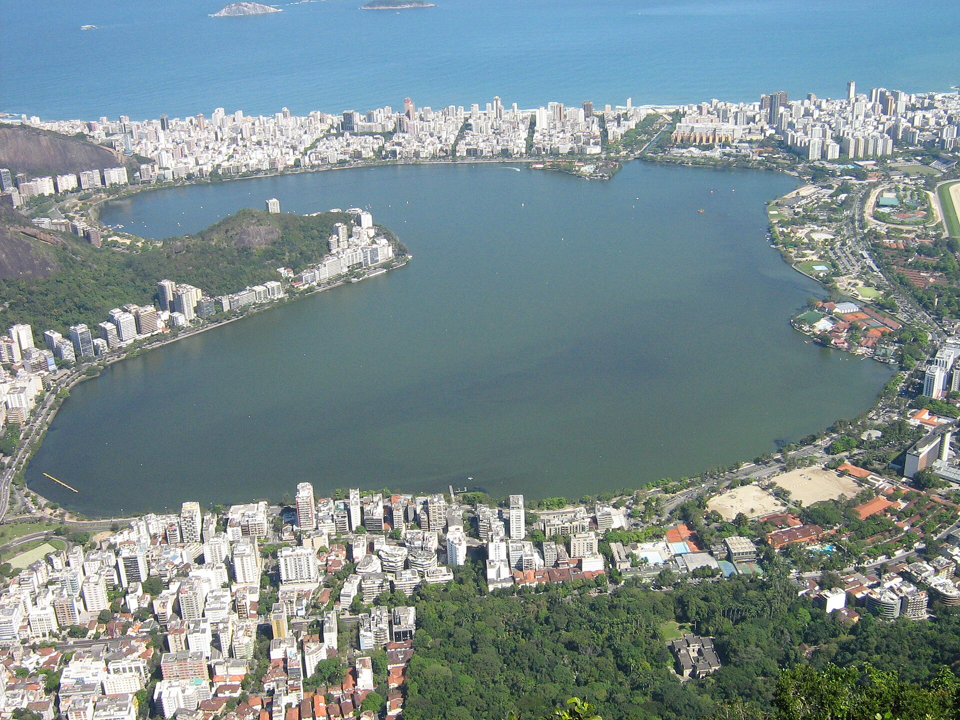 Imagem de referência de Lagoa Rodrigo de Freitas, descrito nos dados abertos como patrimônio localizado no Brasil