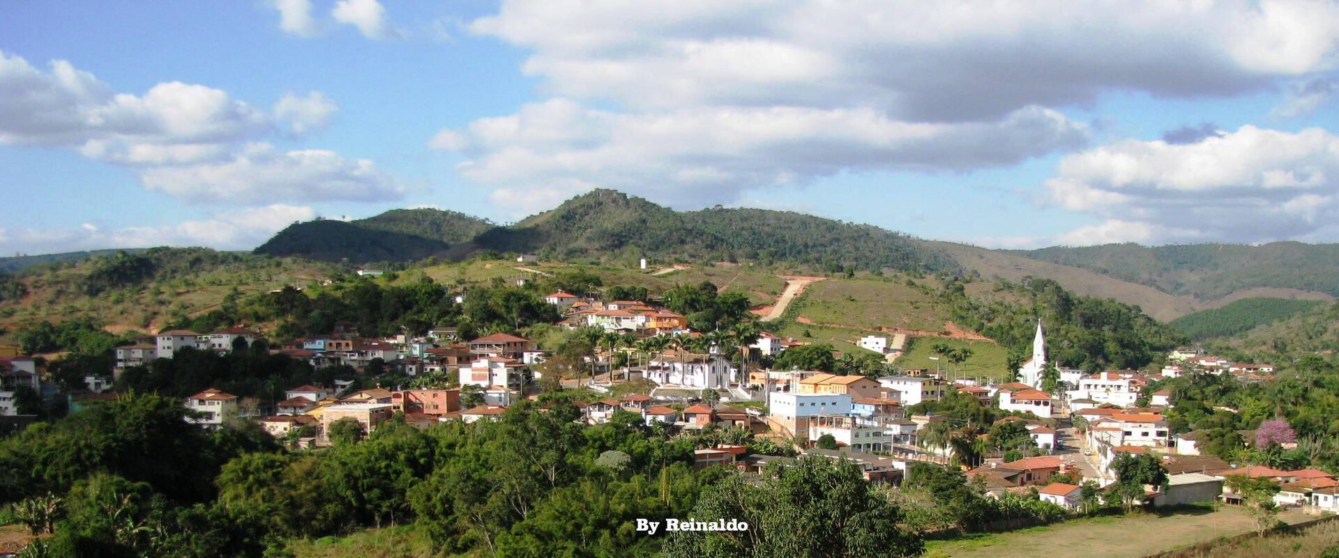 Imagem de referência de Divinolândia de Minas, descrito nos dados abertos como município brasileiro do estado de Minas Gerais