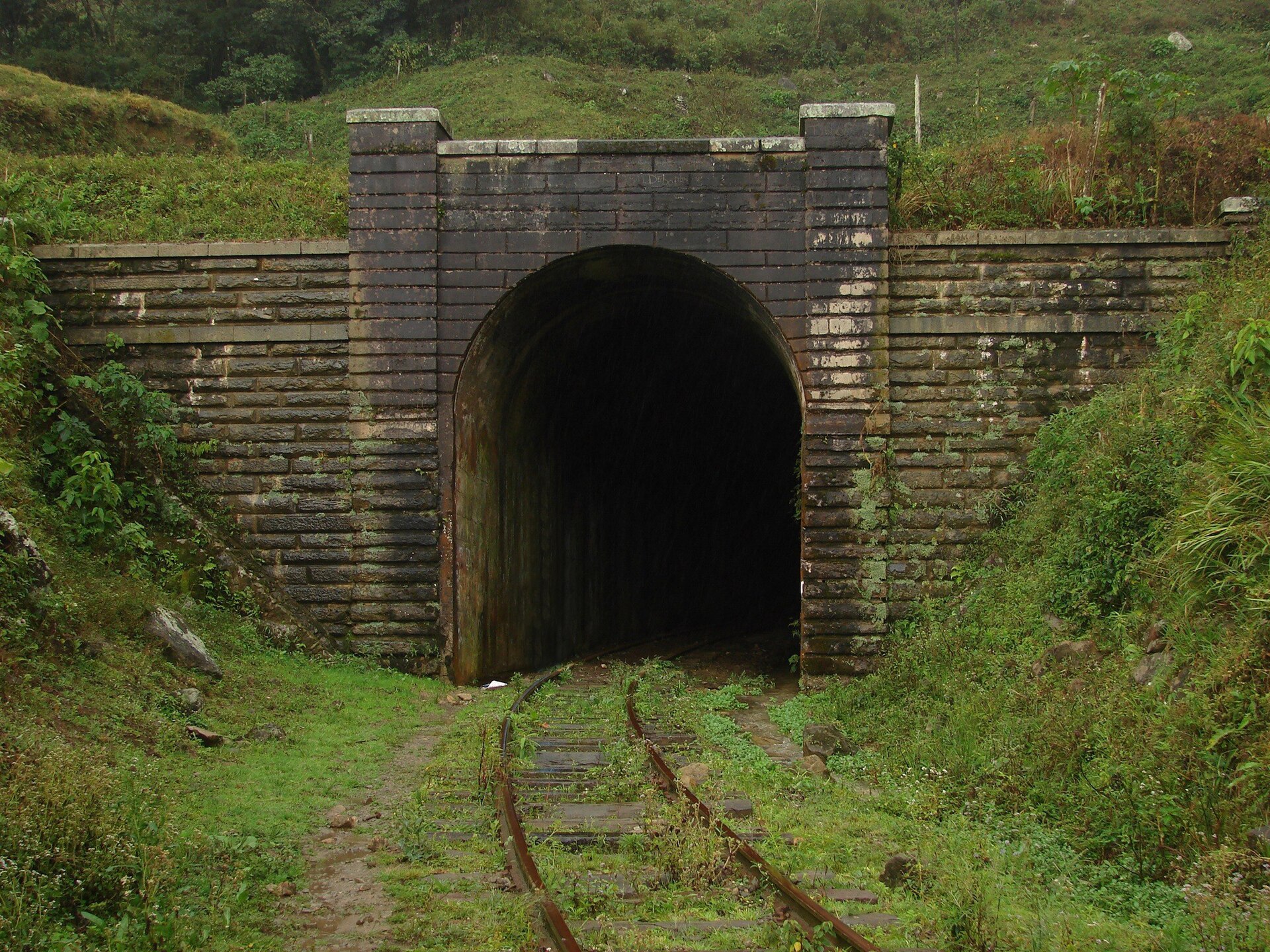 Imagem de referência de Túnel da Mantiqueira, descrito nos dados abertos como túnel ferroviário na divisa entre São Paulo e Minas Gerais