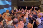 Tarcísio de Freitas recebendo orações em culto em igreja de São Bernardo do Campo