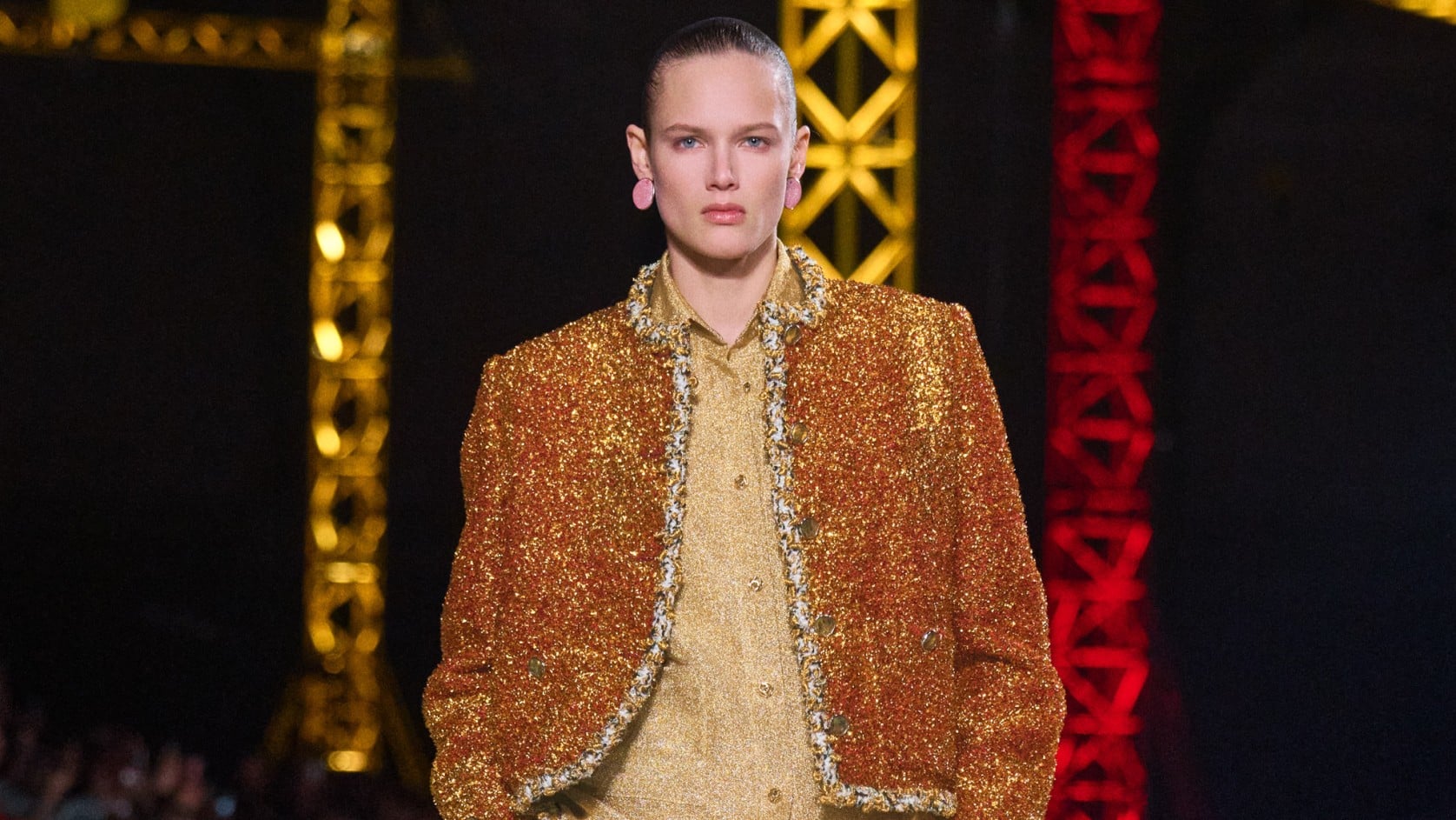 Edição de Estilo: Como os casacos Chanel evoluíram de Gabrielle Chanel a Matthieu Blazy
